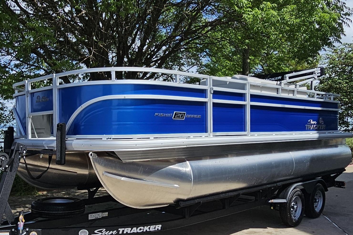 2026 Sun Tracker Fishin' Barge 20 DLX