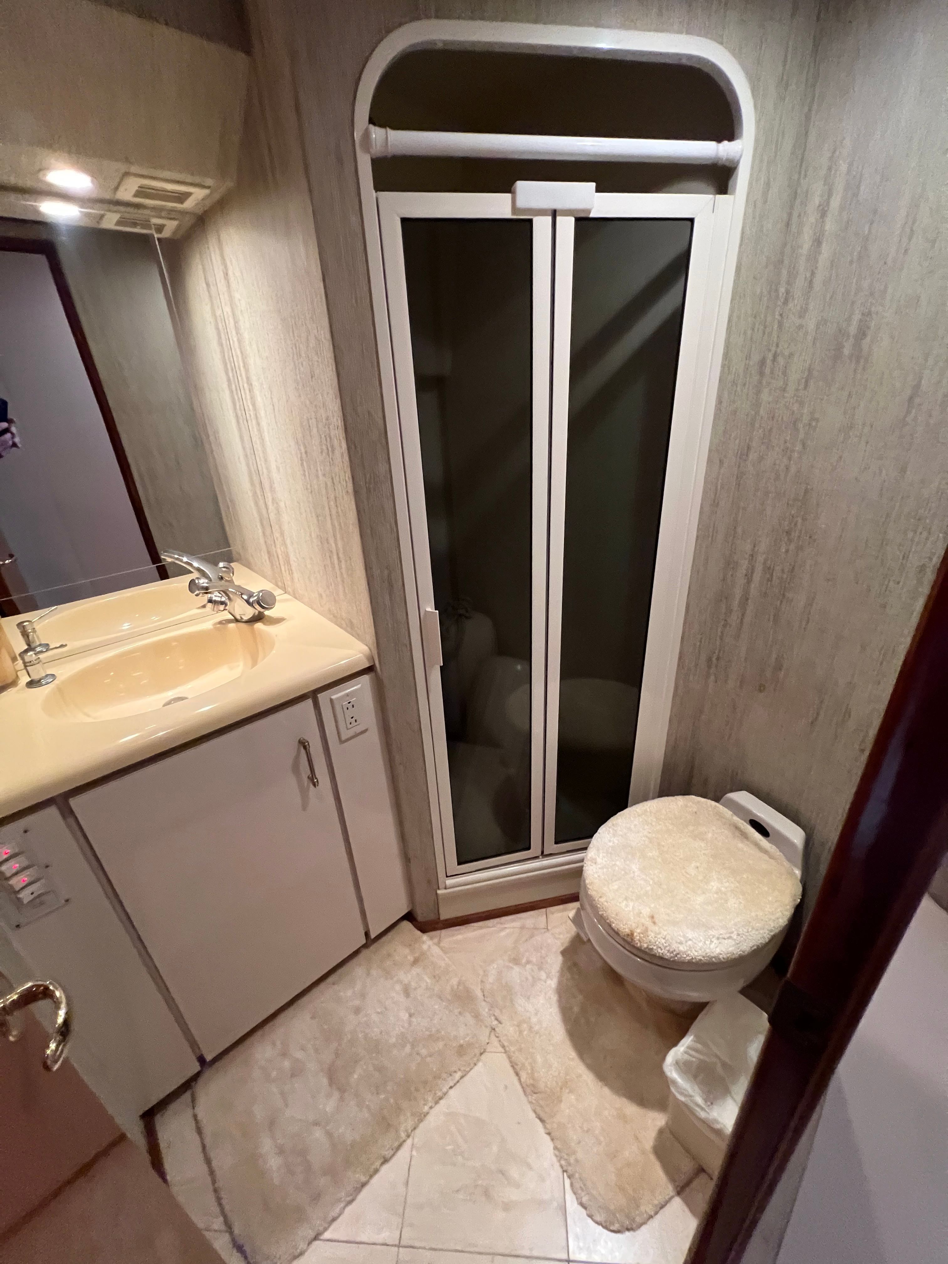 2002 Viking 61 Enclosed Bridge - 71