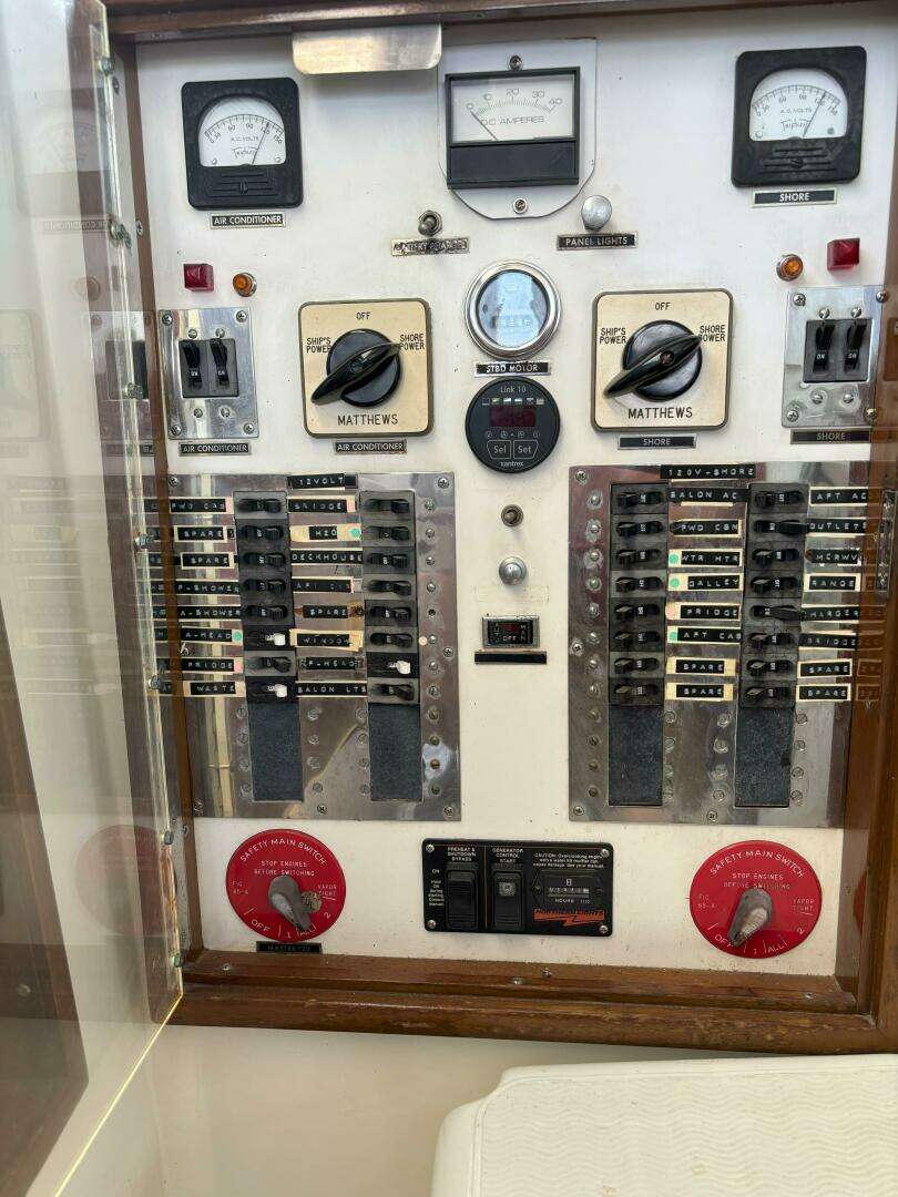 1972 Matthews 4 Flush Deck - Image 25