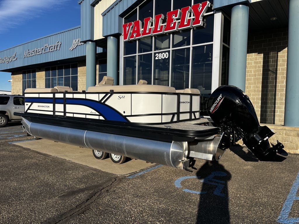 2026 Bennington 22 S STERN RADIUS - QUAD BENCH - 7
