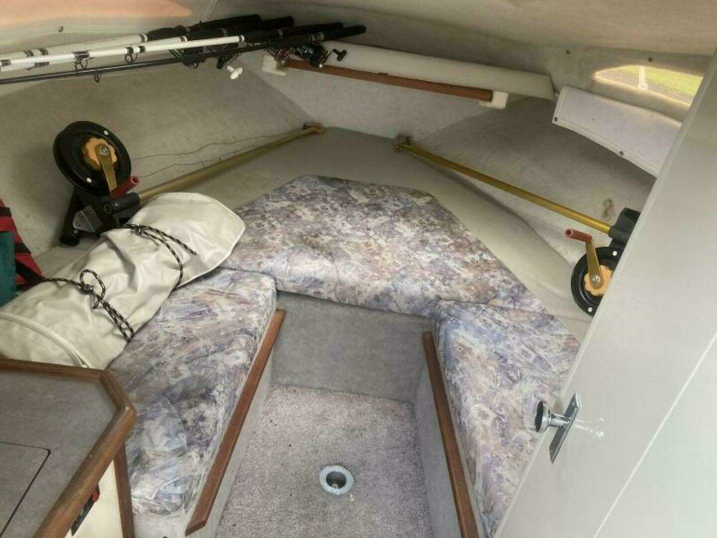 1996 Bayliner 2252 - Image 14
