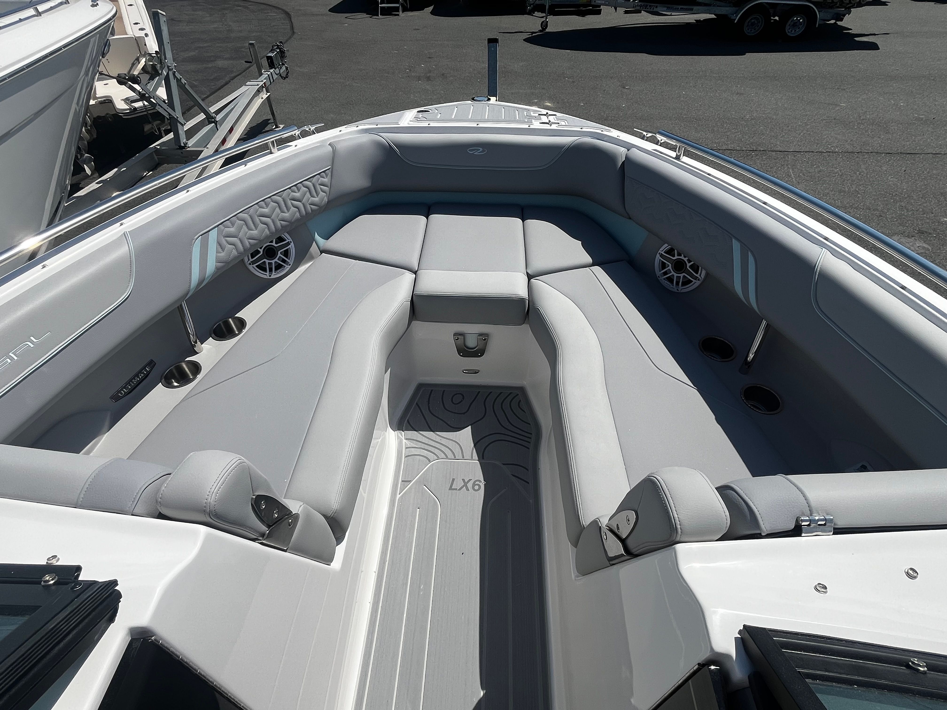 2026 REGAL LX6 - Image 32