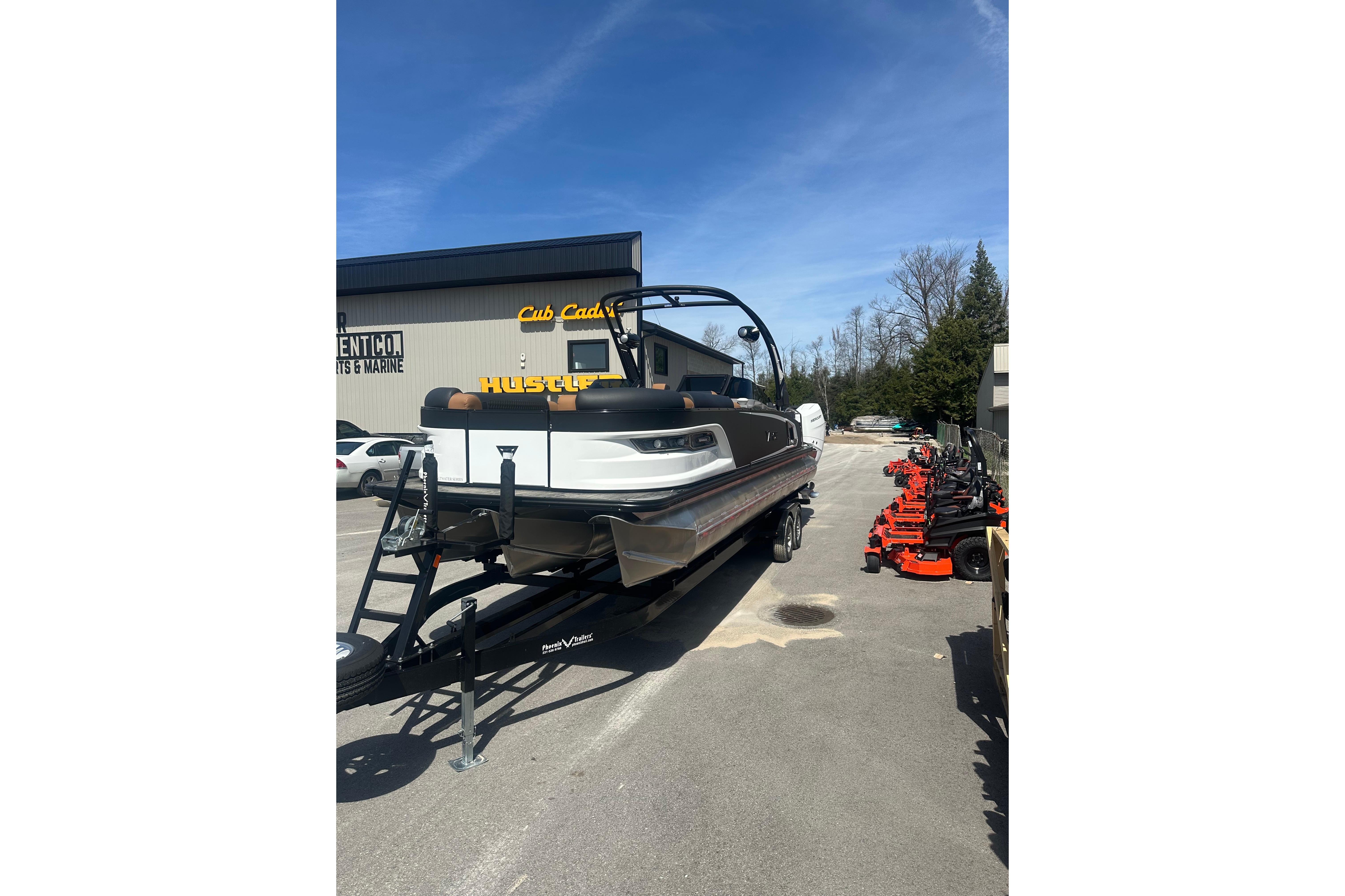 2026 Tahoe Pontoon Grand Tahoe LTD Elite Windshield