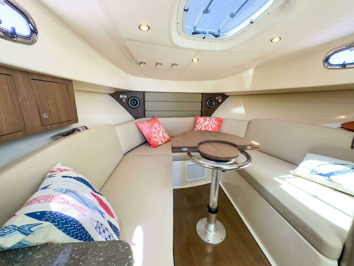 2018 Boston Whaler 315 Conquest - Image 26