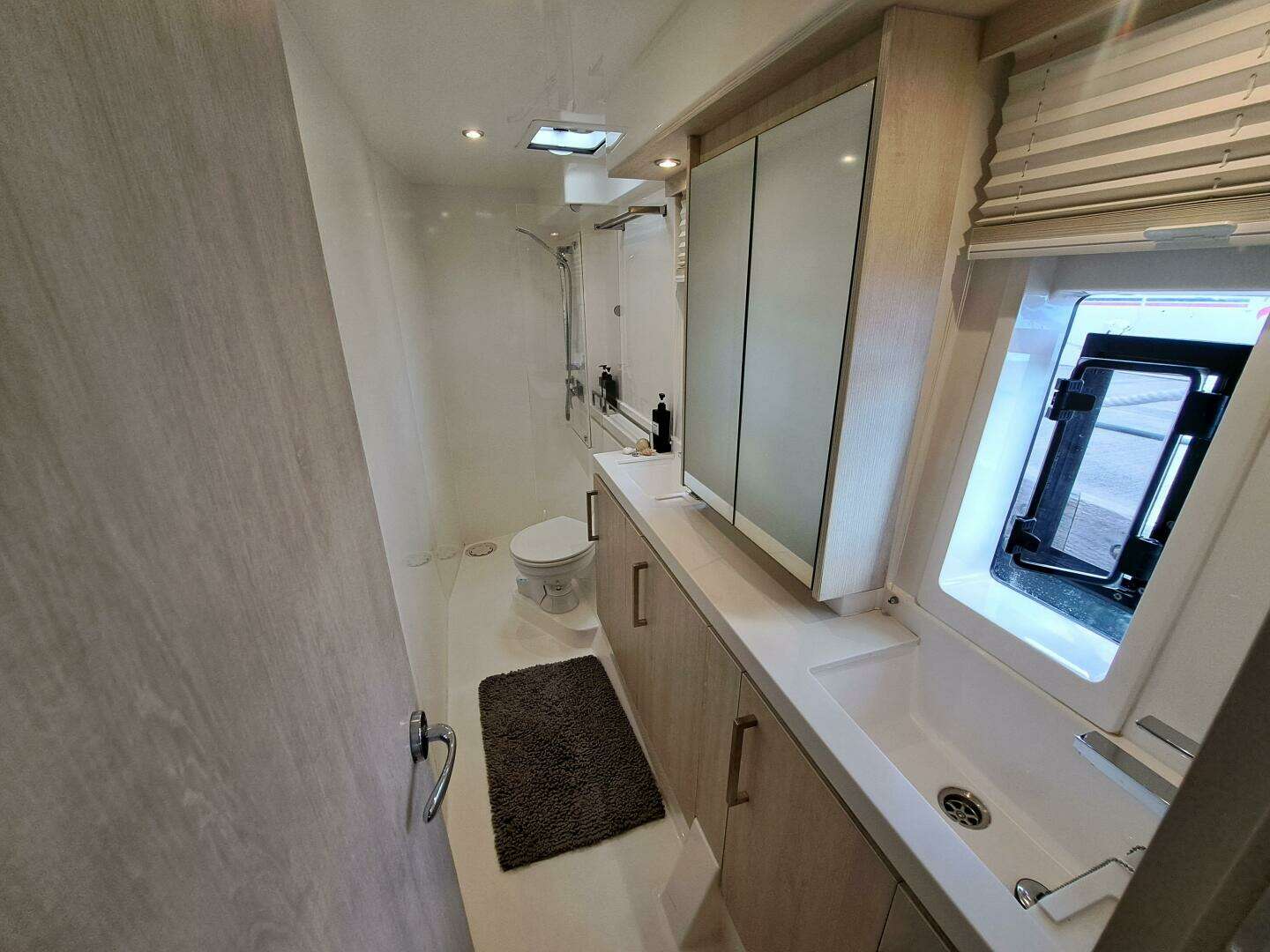 2016 Leopard 58 - Image 28