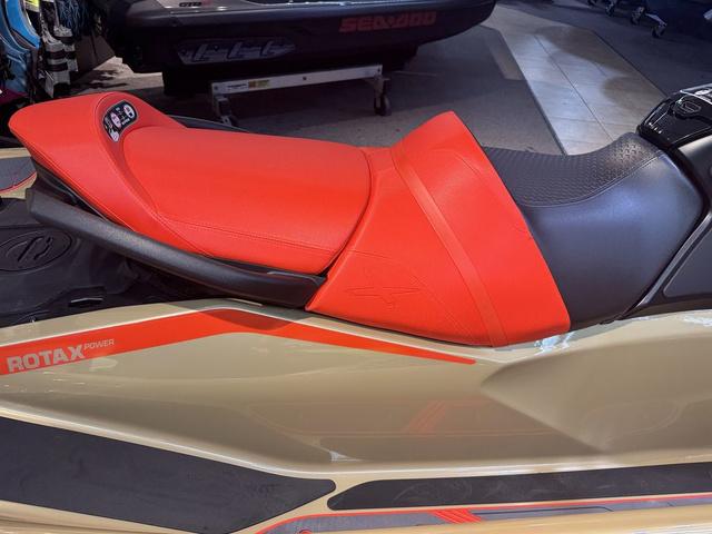 2025 Sea-Doo RXT-X 325 - 7