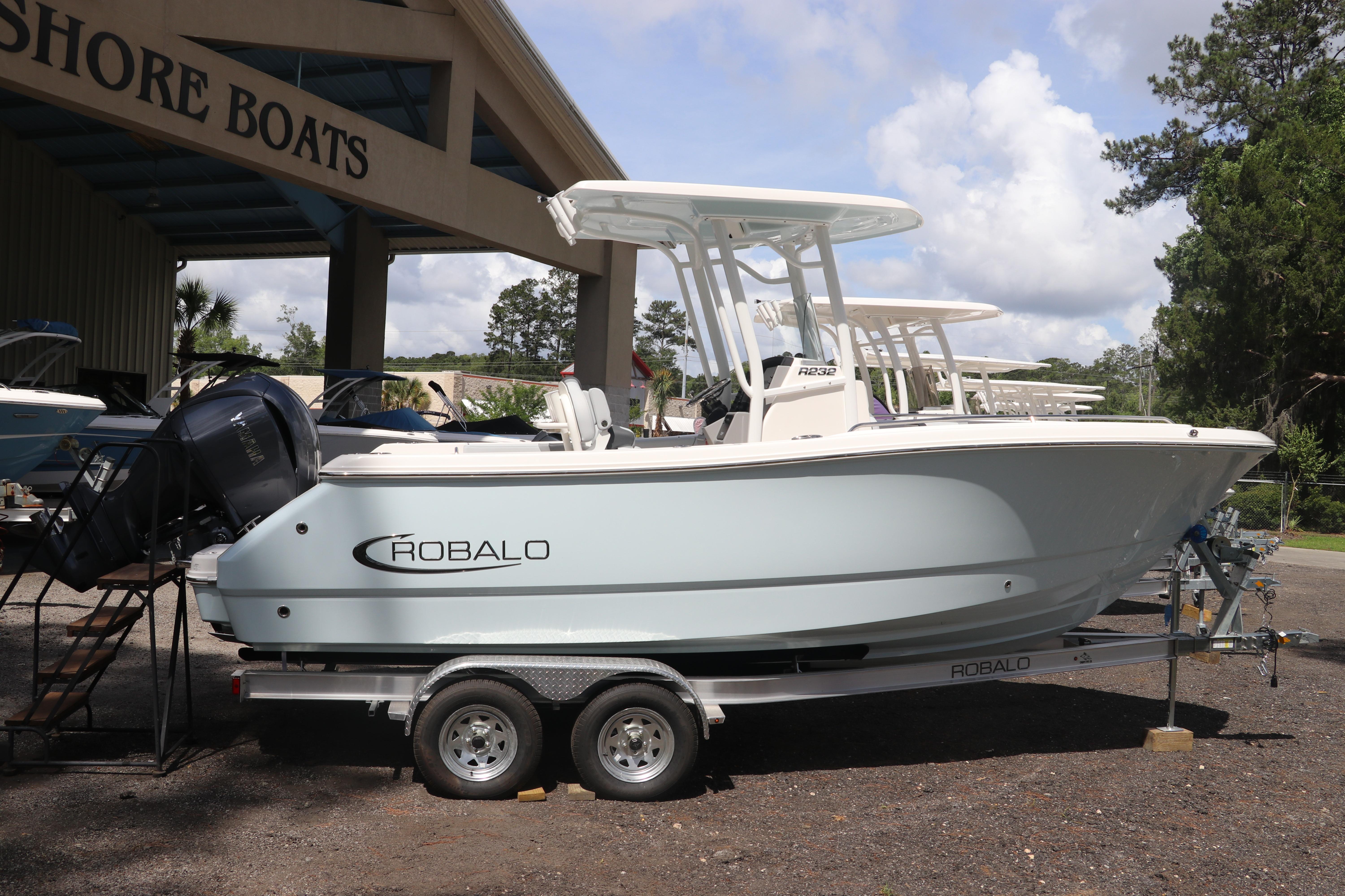 2026 Robalo R232 Explorer