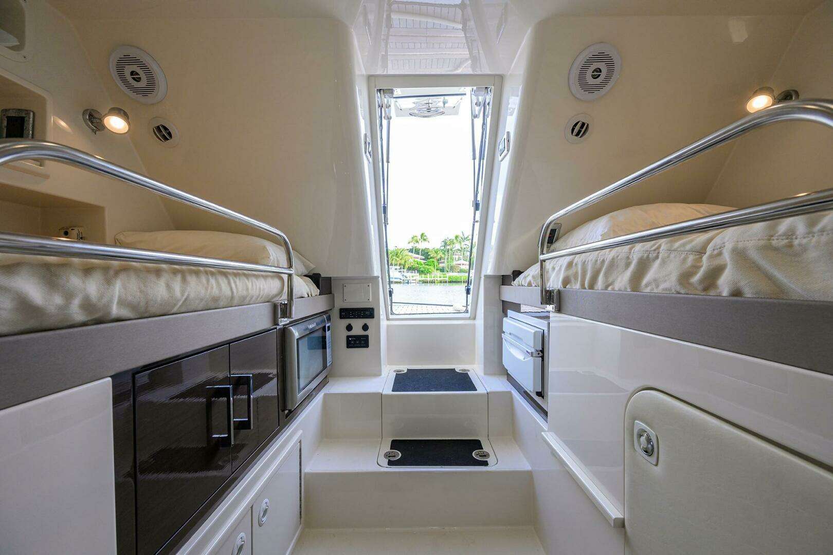 2016 Marquis 660 Sport Yacht - Image 22