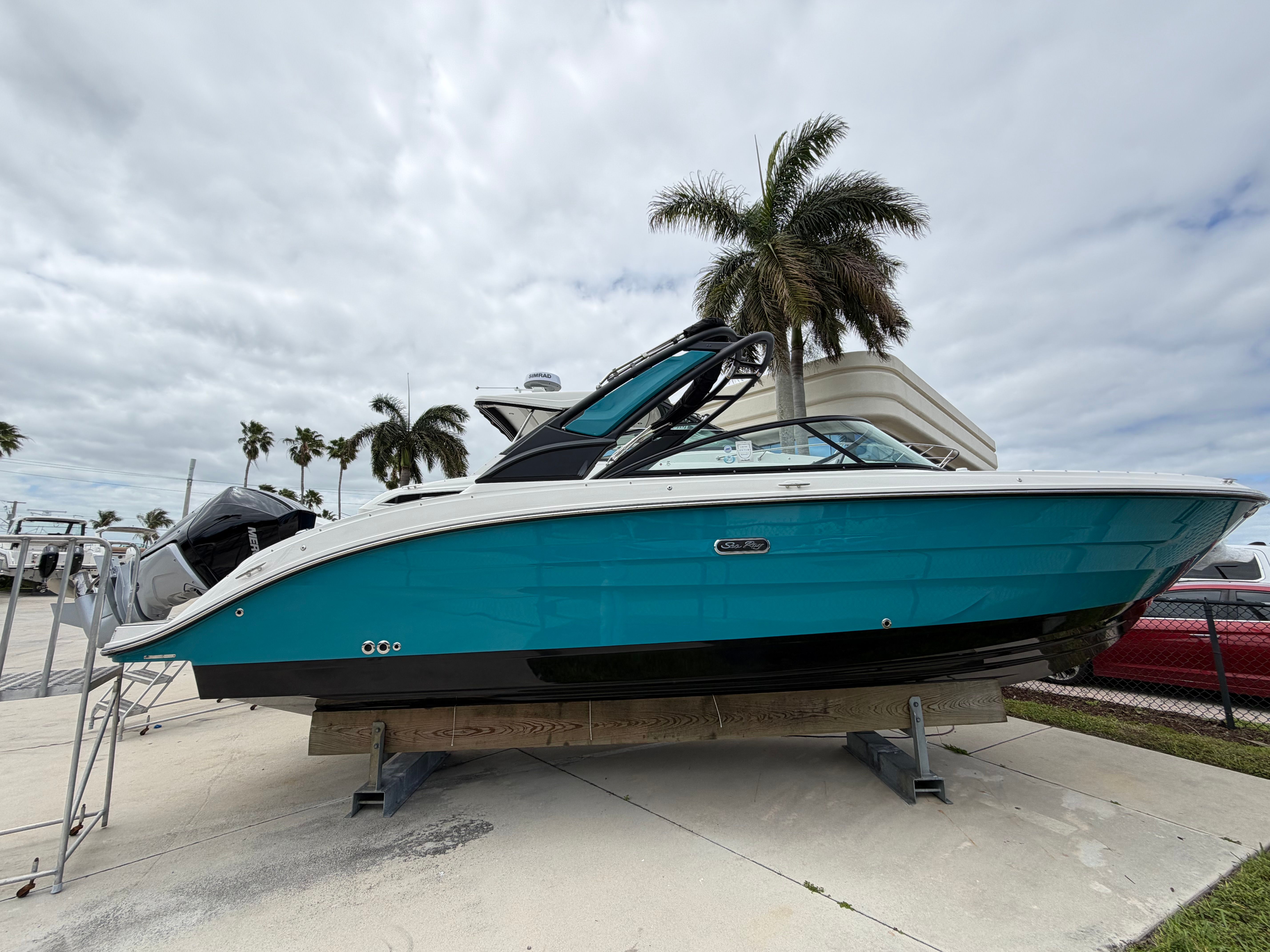 2026 Sea Ray SDX 270 Outboard