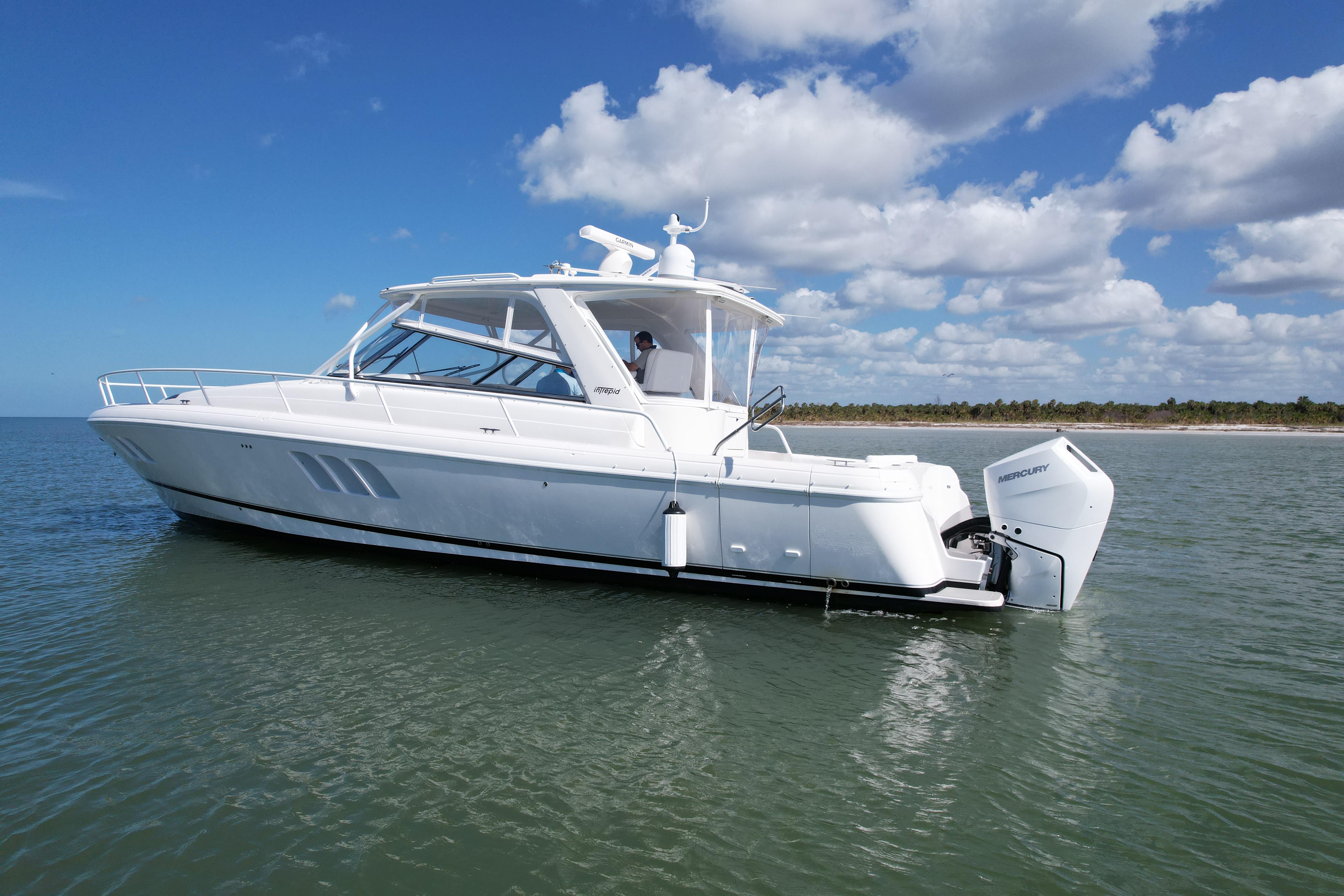 2009 Intrepid 475 Sport Yacht