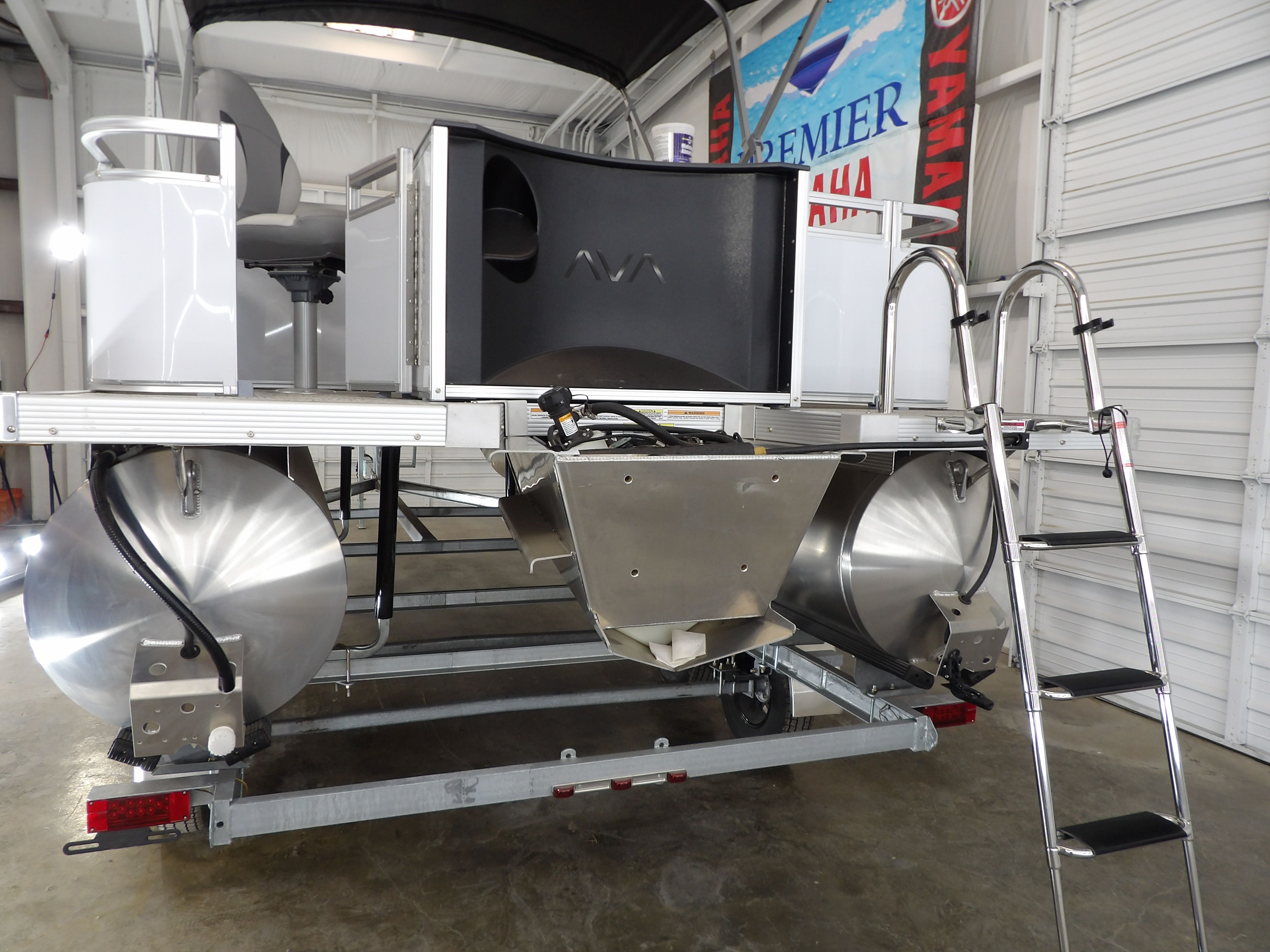 2026 Avalon Venture 85 Rear Fish - 21' - 12