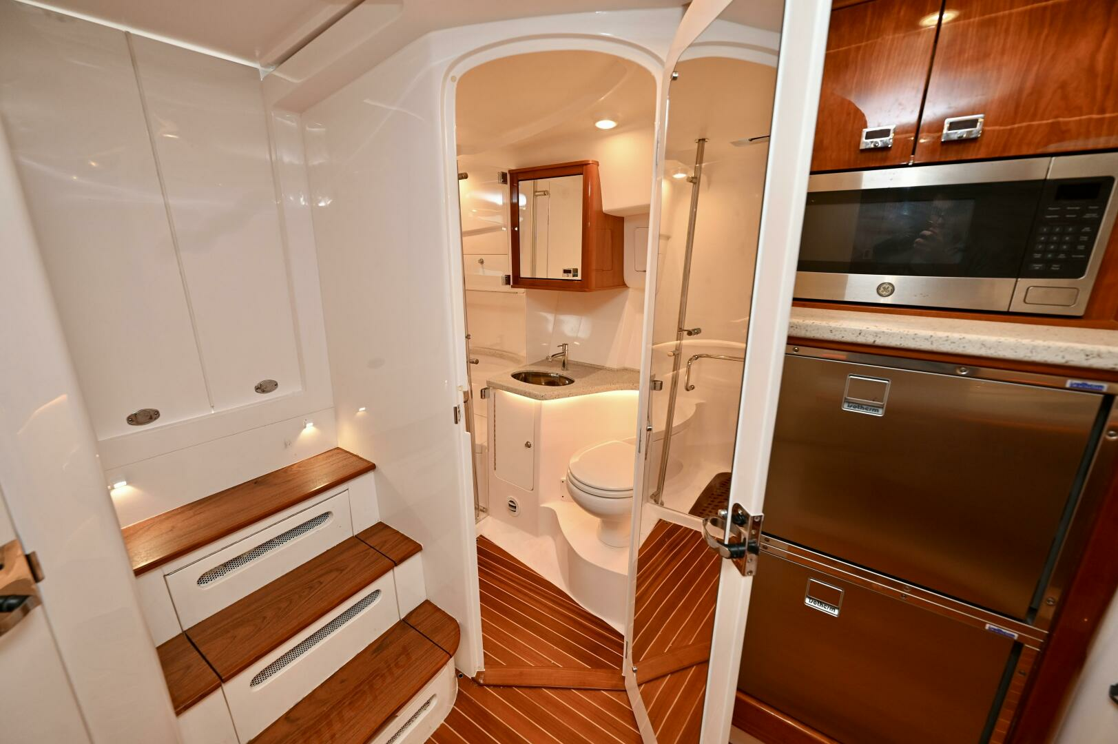 2021 Intrepid 438 Evolution - Image 34