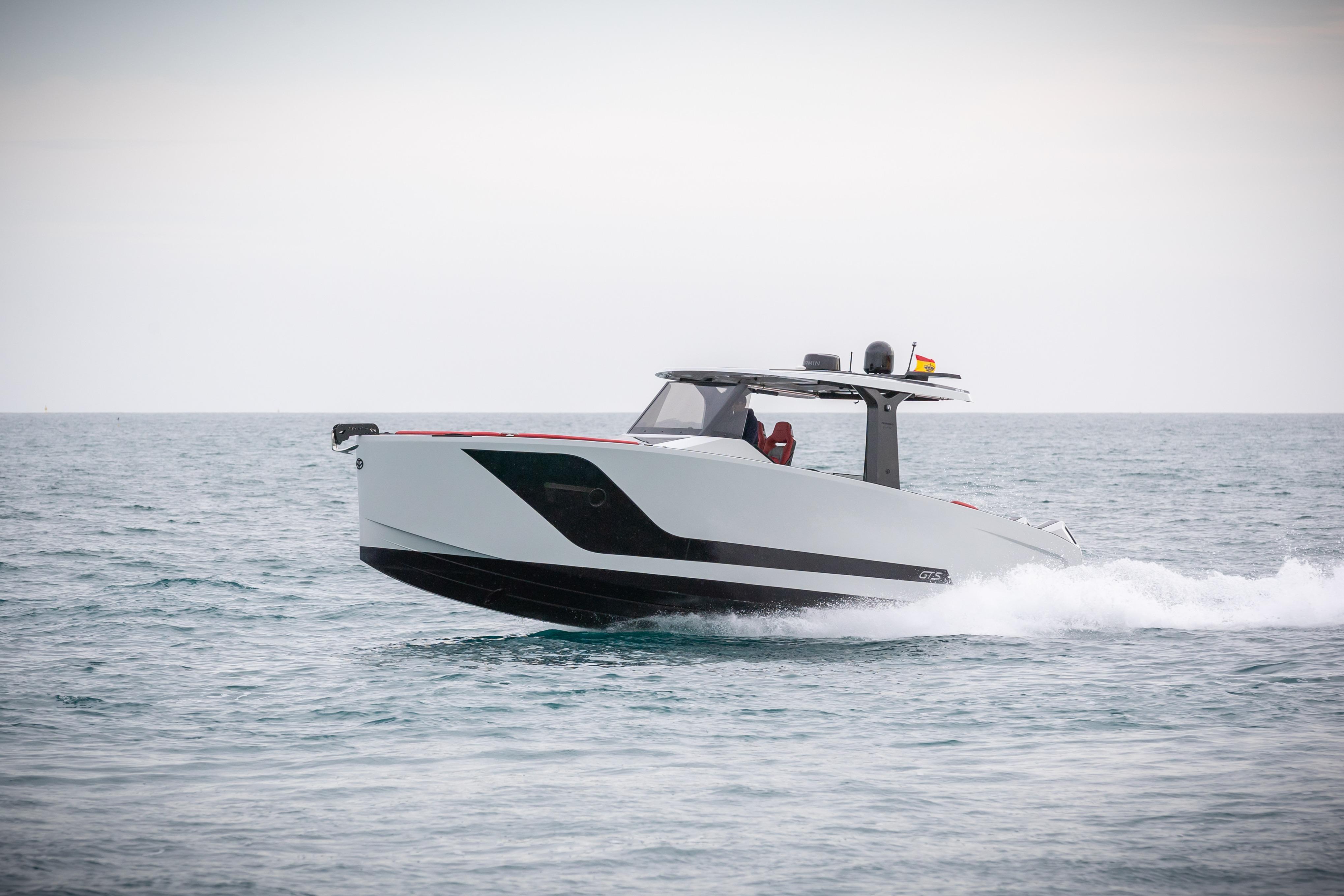 Tesoro 40 GTS 2026 yacht cruising on the sea.