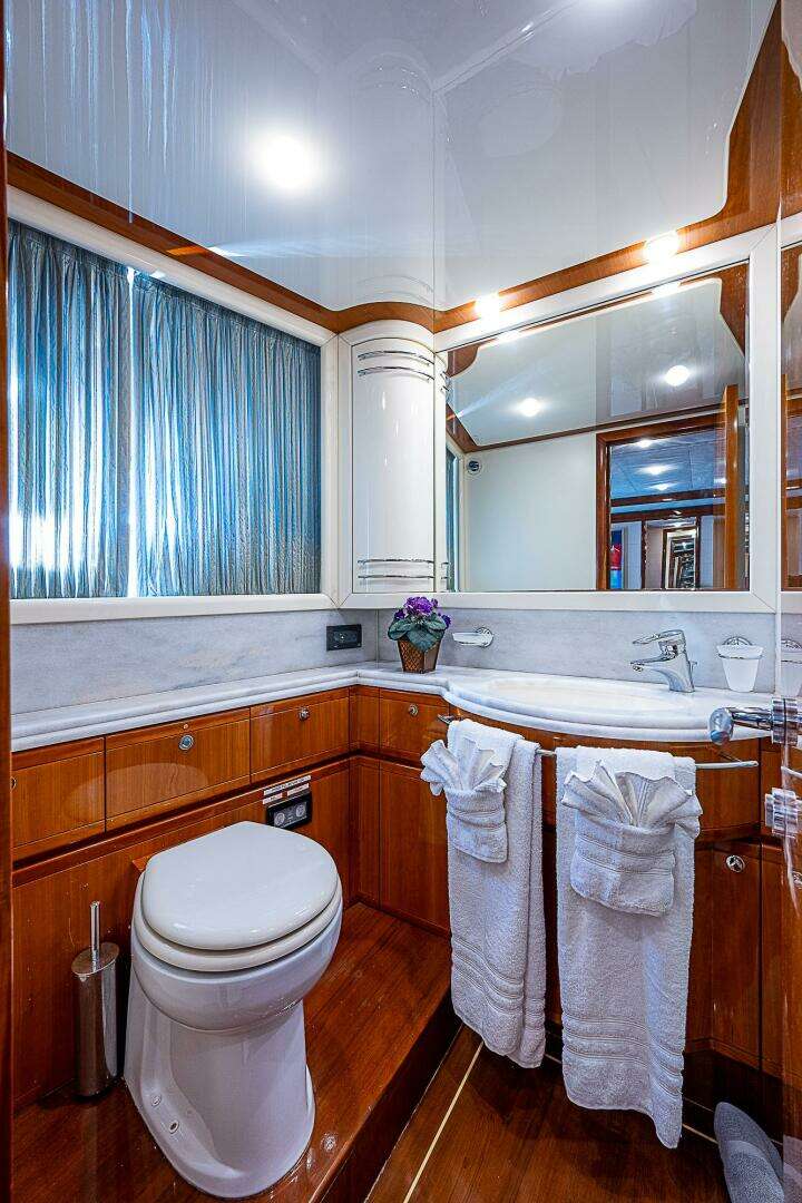 2006 Ferretti Yachts 830 - Image 91