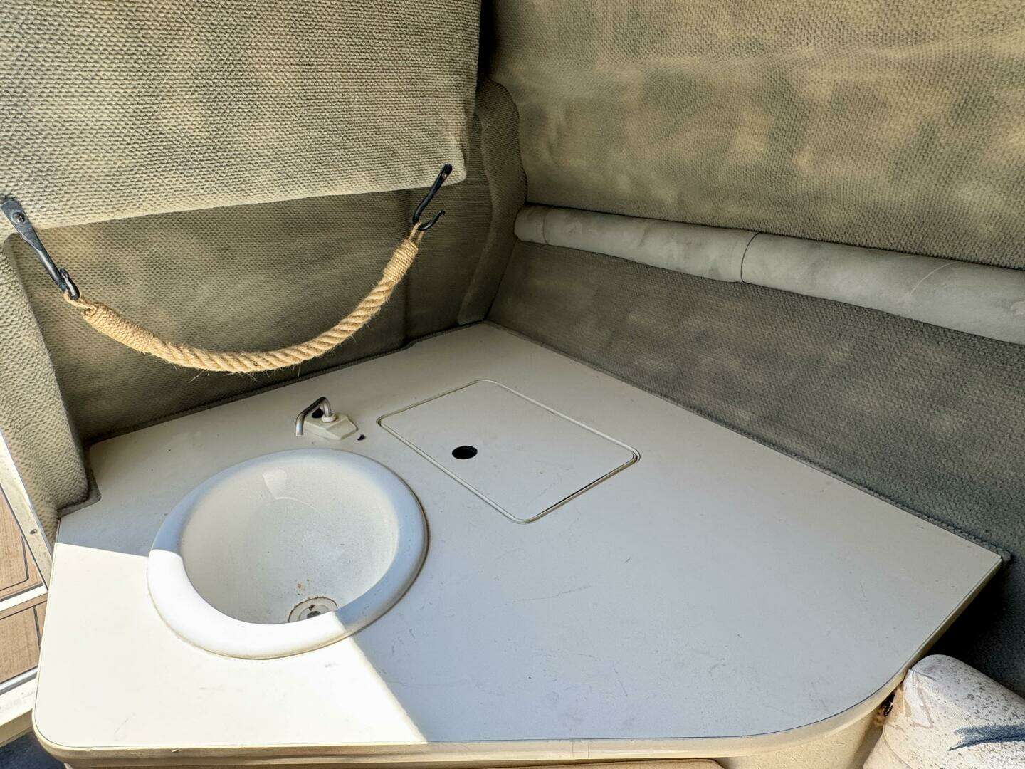 1999 Sea Ray 215 Express Cruiser - Image 57