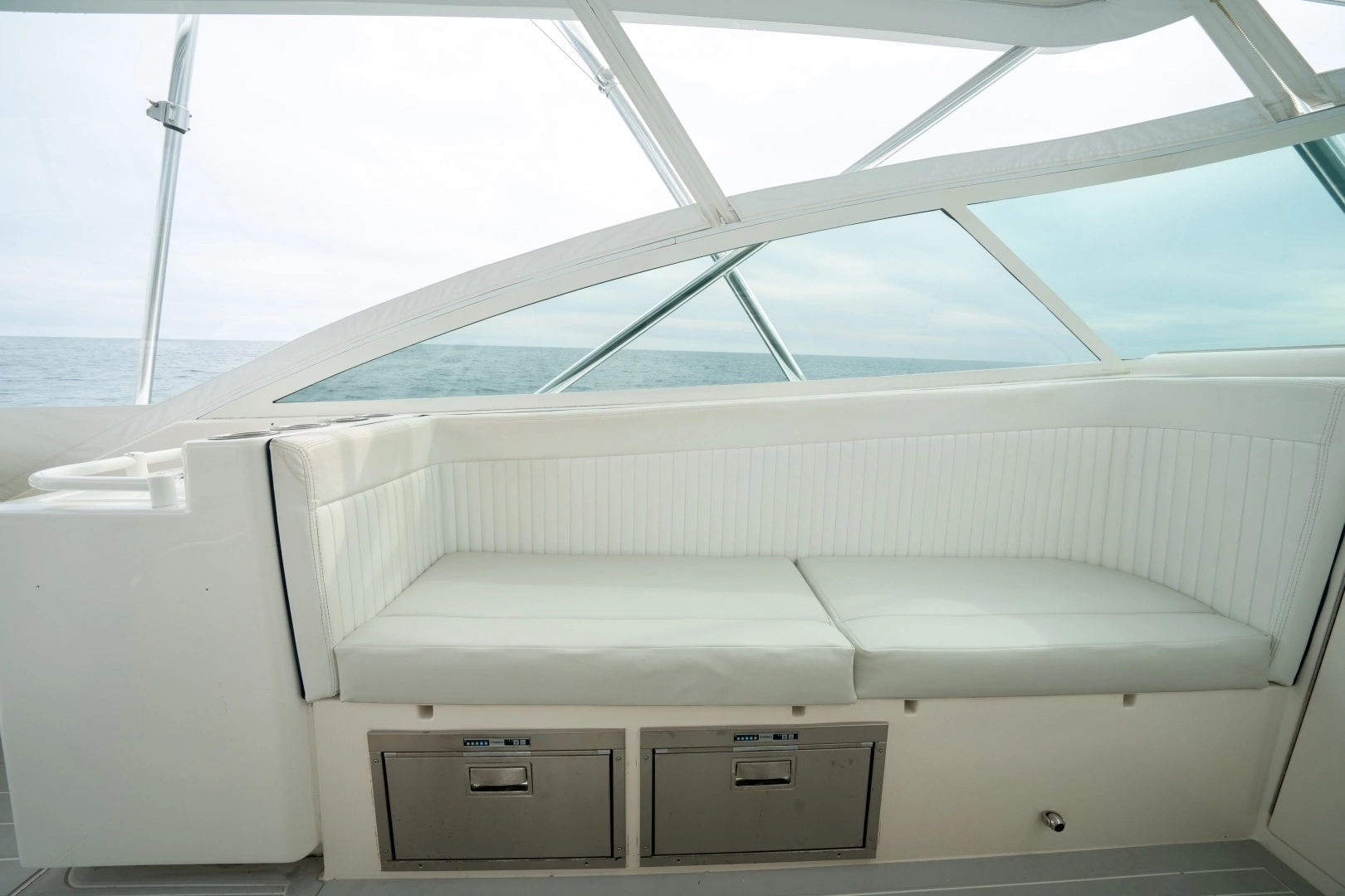 2011 Contender 40 Express - Image 22