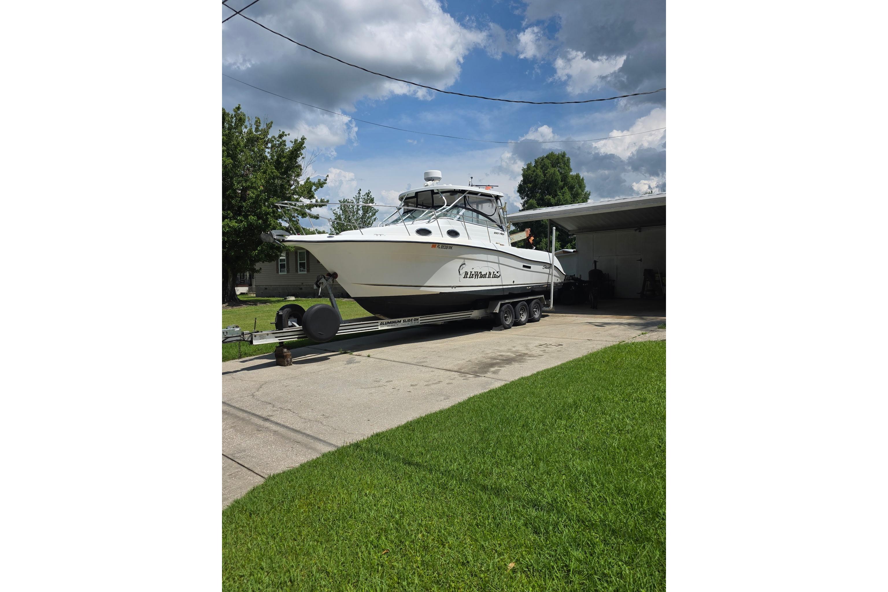 2004 Seaswirl Striper 2901 Walkaround O/B boat on trailer in driveway.