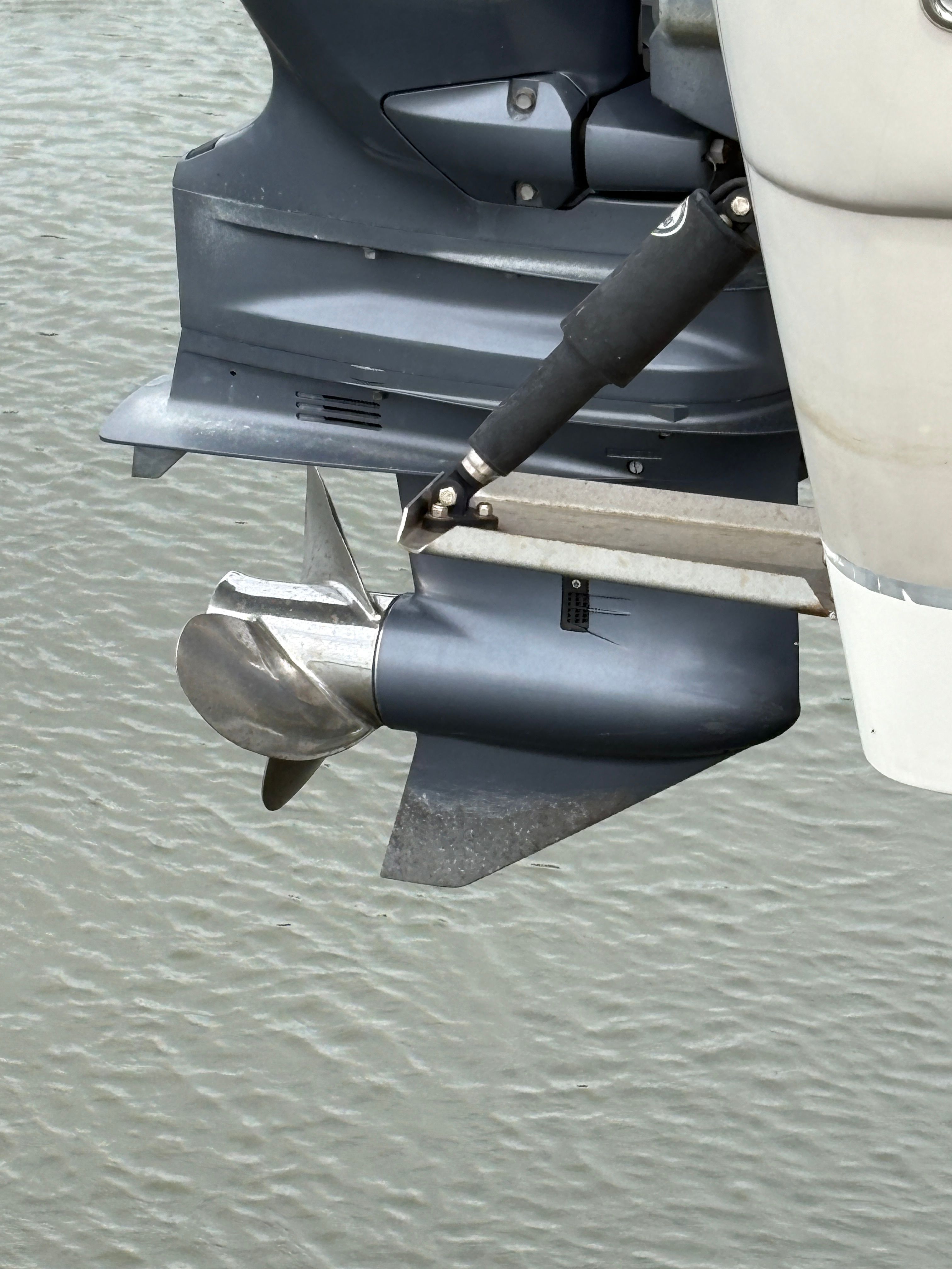 Close-up of a 2009 Hurricane SUN DECK 260 outboard motor.