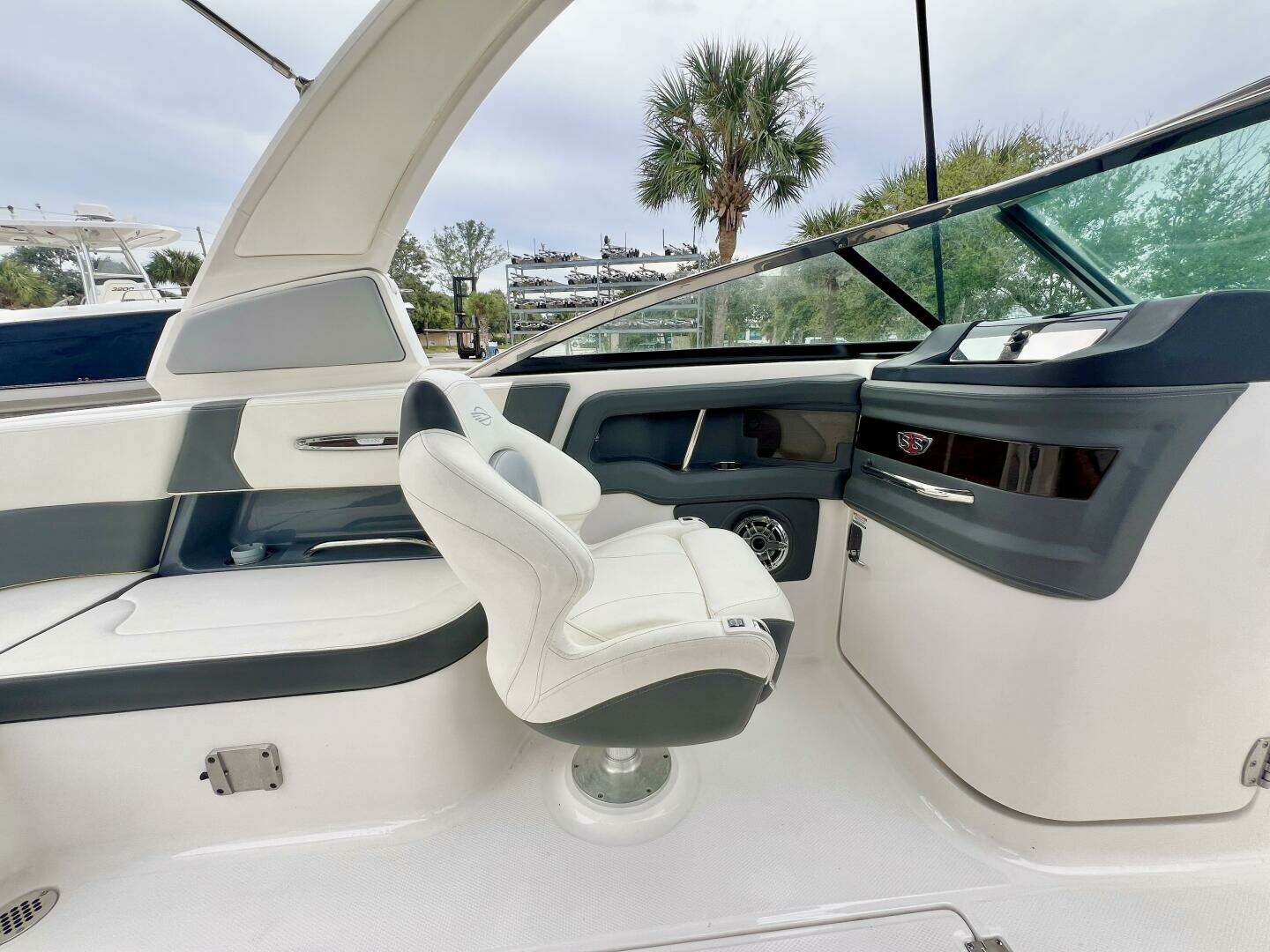2022 Chaparral 267 SSX OB - Image 13