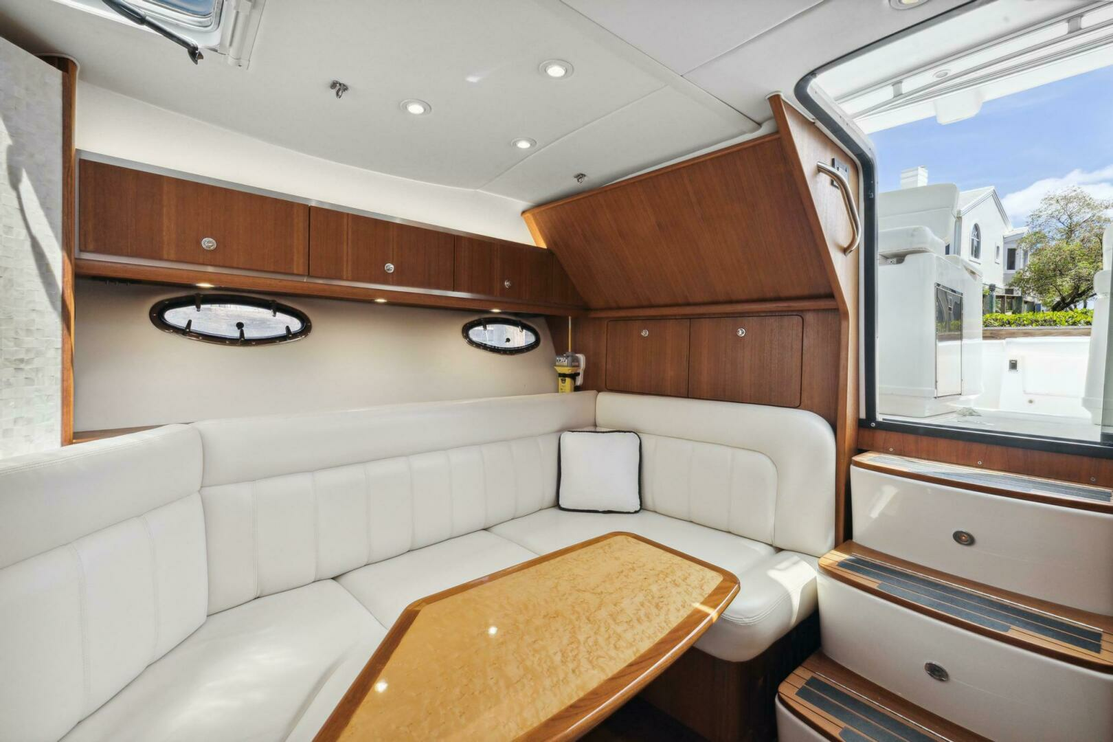 2006 Tiara Yachts 3200 Open - Image 15