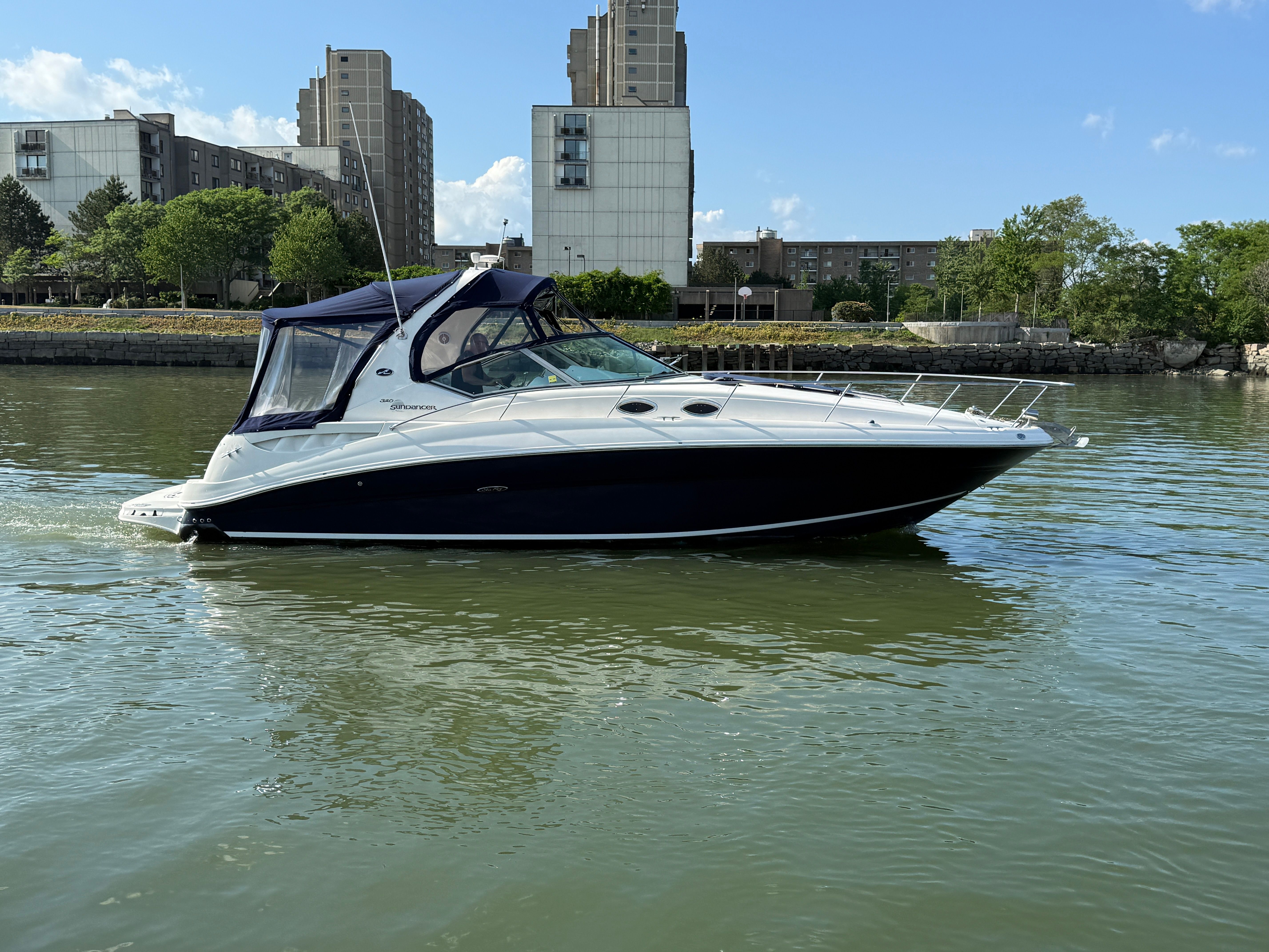 2004 Sea Ray Sundancer 320