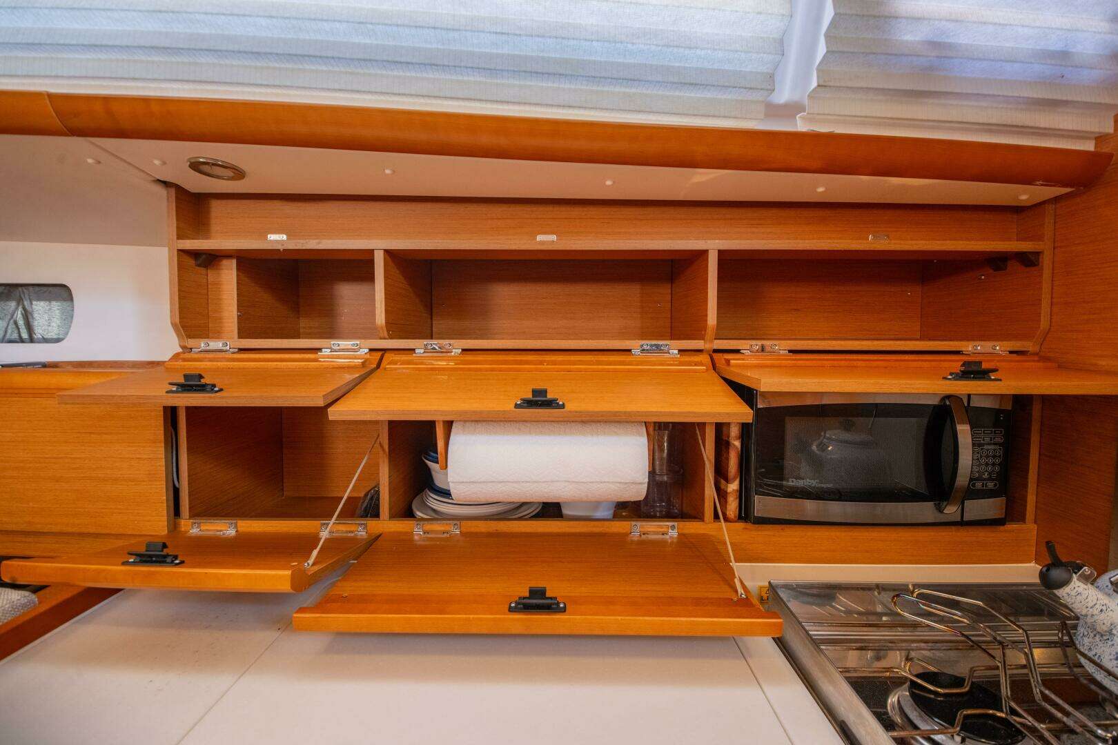 2016 Jeanneau 439 - Image 40