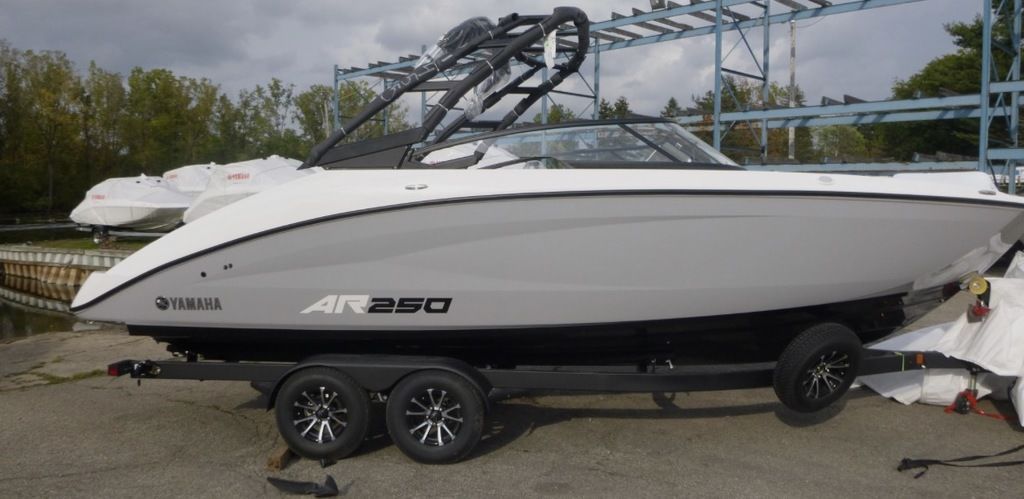 2026 Yamaha Boats AR250