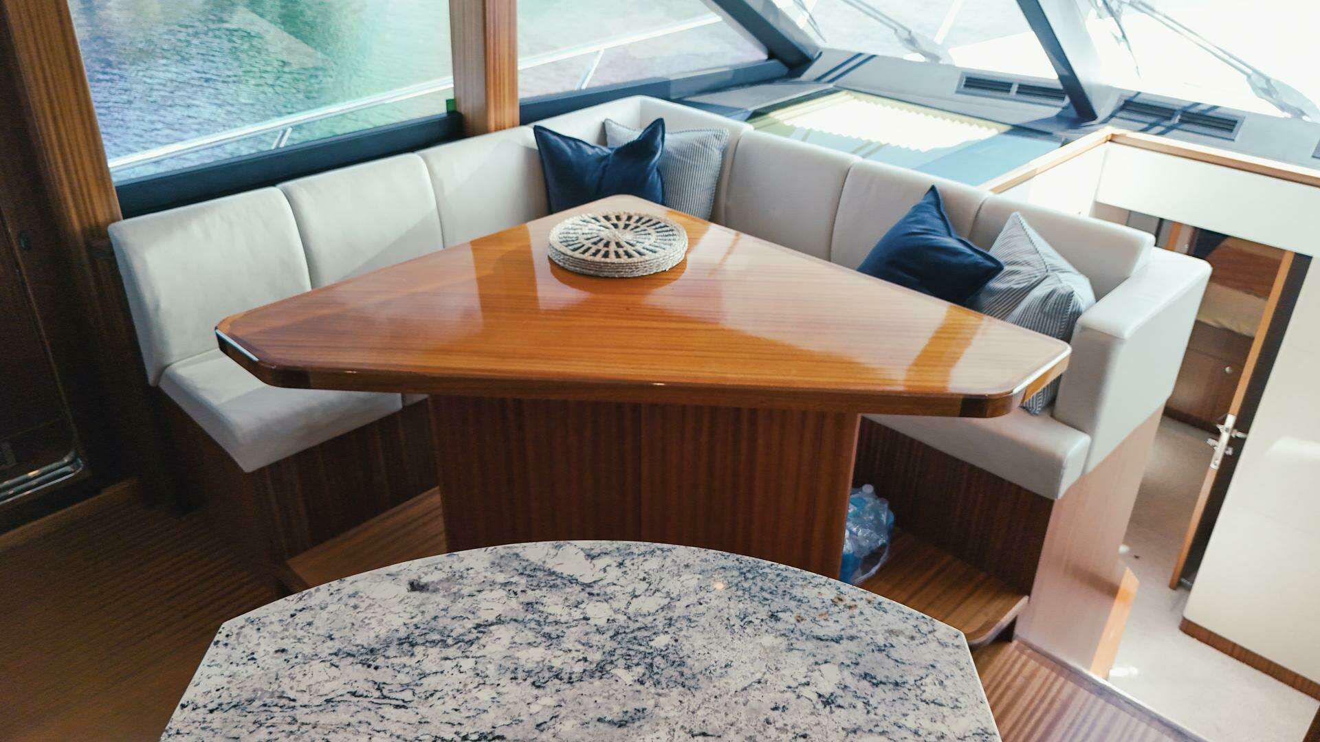 2015 Ocean Alexander 72 - Image 12