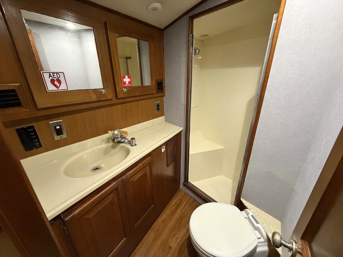 1987 Viking 48 Convertible Sportfish - Image 9