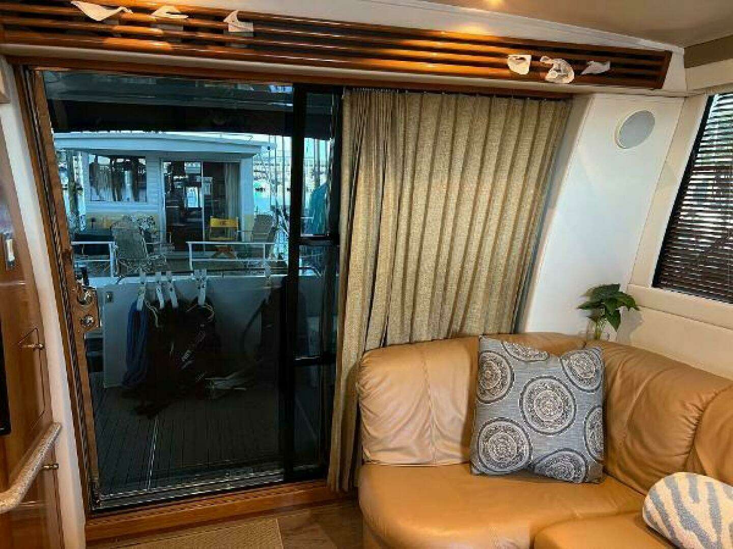 2001 Carver 450 Voyager Pilothouse - Image 73