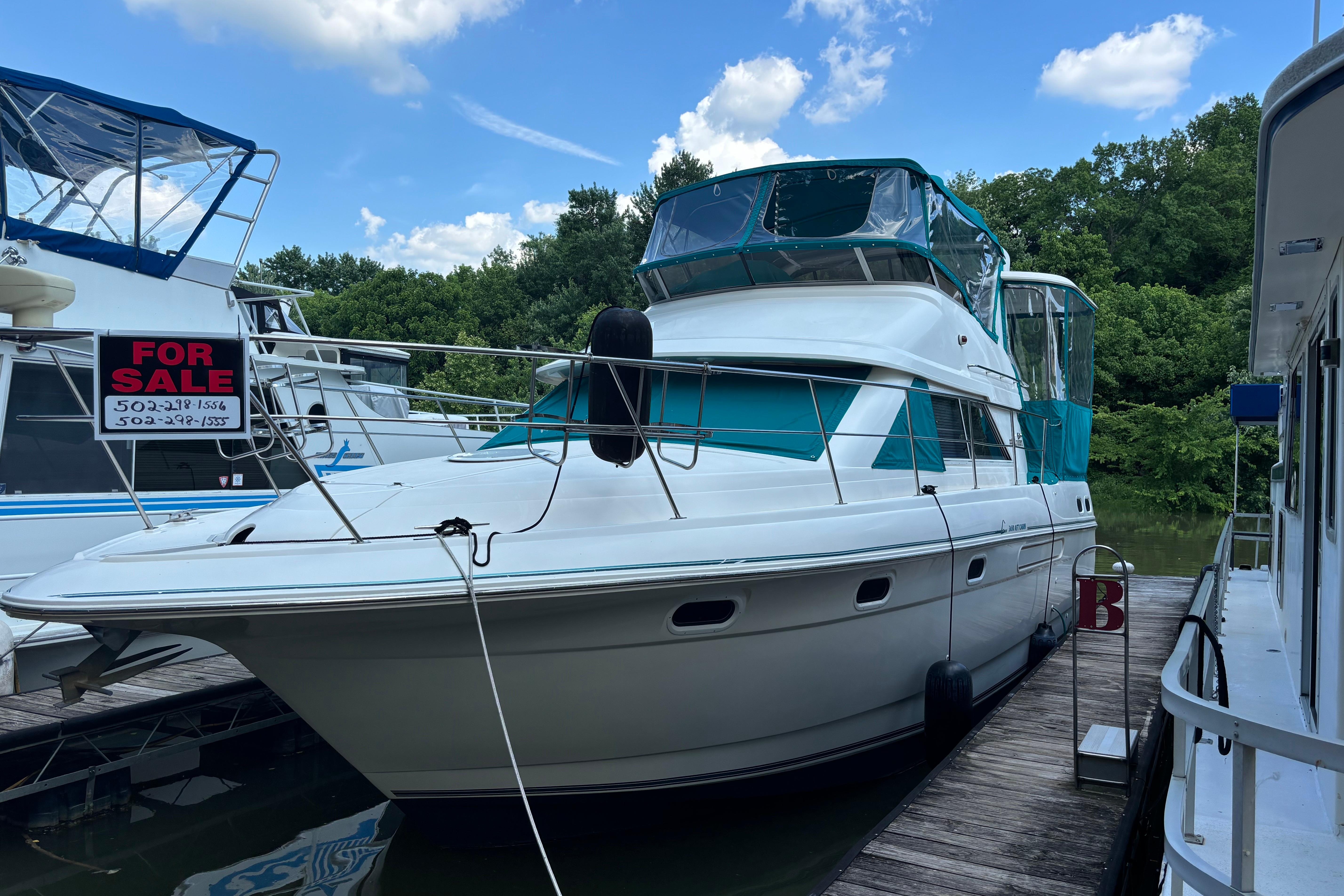1995 Cruisers 3650 Aft Cabin