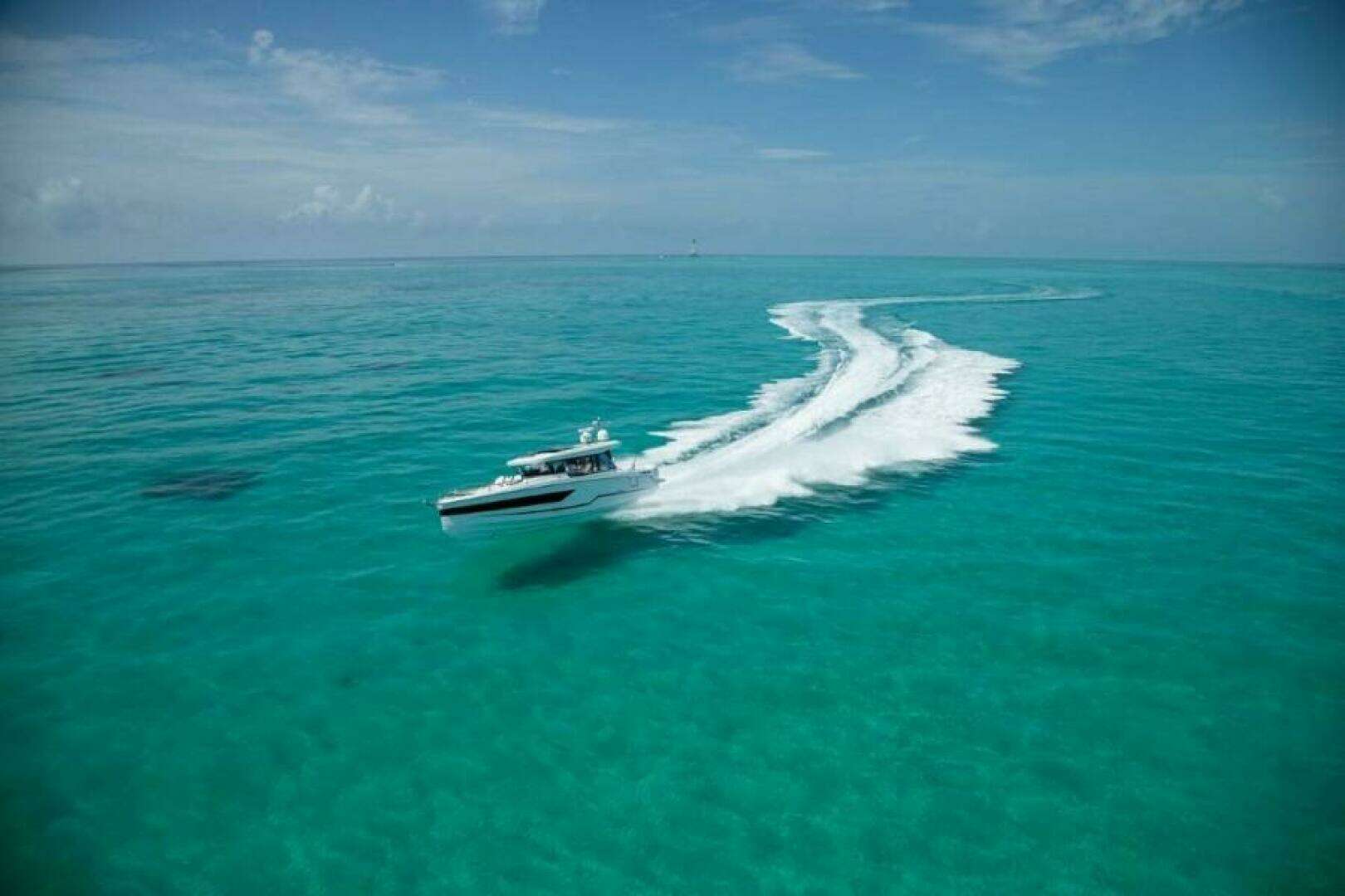 2025 Wellcraft 38 Explorer - Image 6