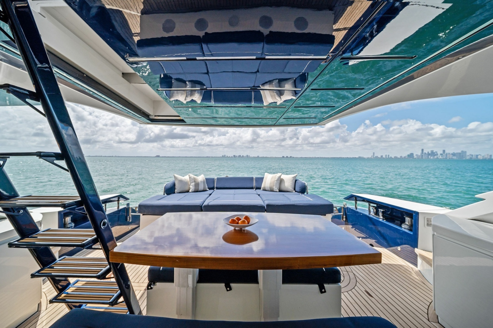 2013 Pershing 82 - Image 16