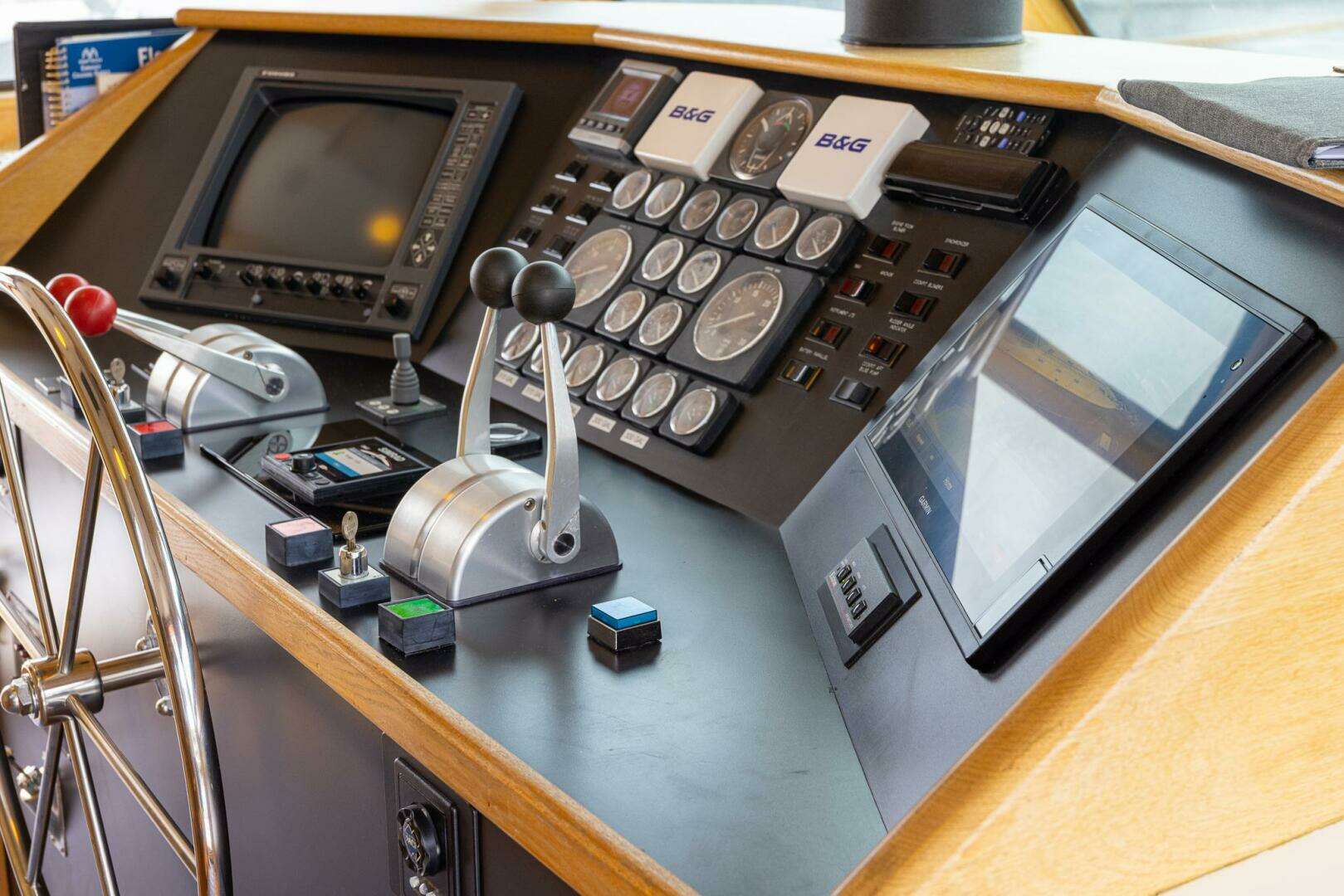 1989 Hatteras 80 Cockpit Motor Yacht - Image 10