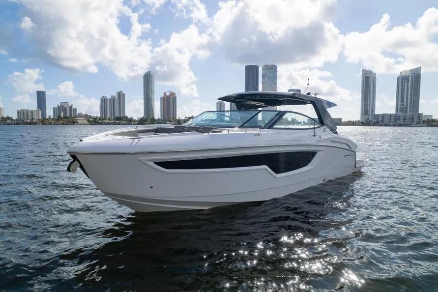 2021 Cruisers Yachts 38 GLS OB