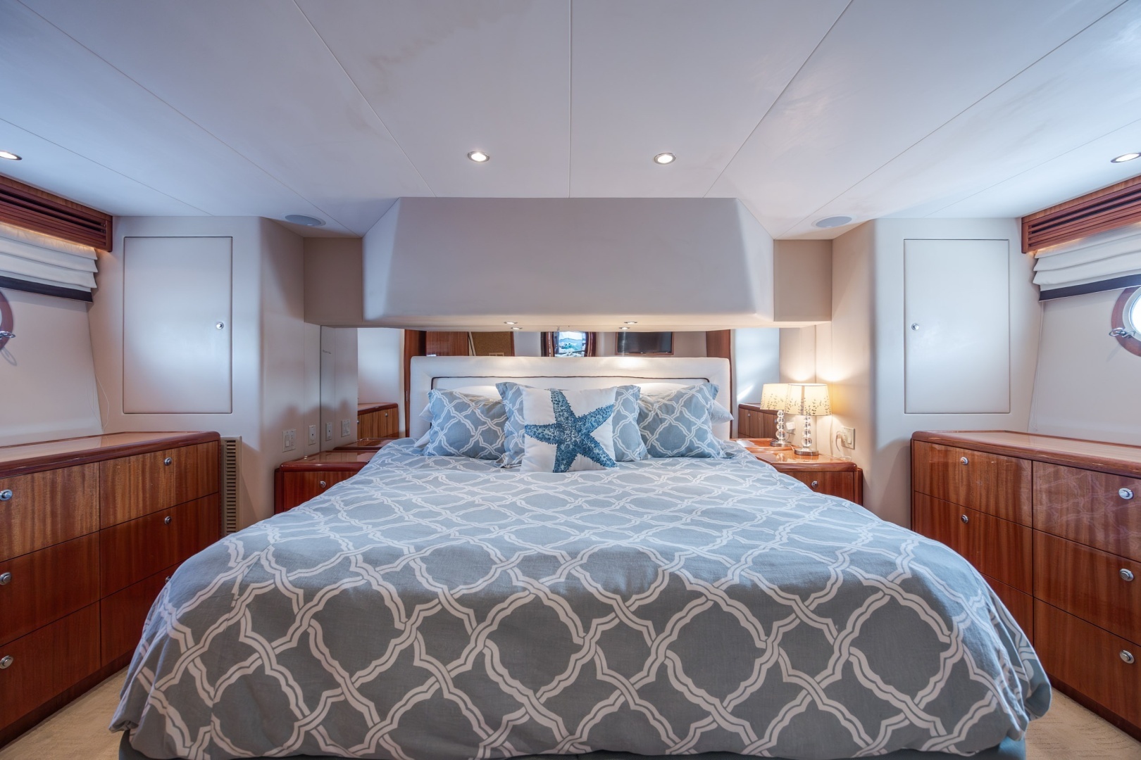 2008 Hatteras Motor Yacht - Image 47