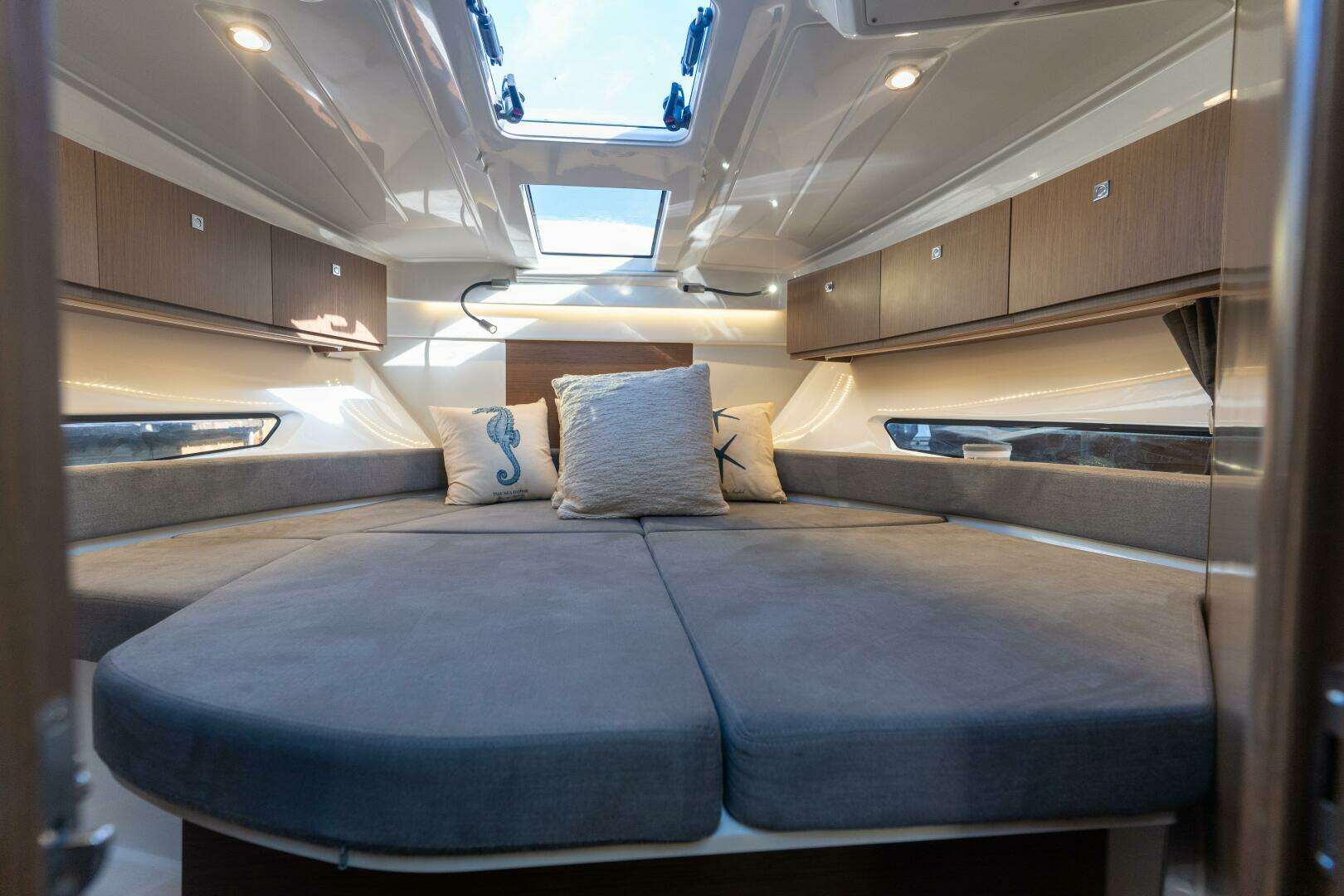2021 Beneteau Antares 9 - Image 14