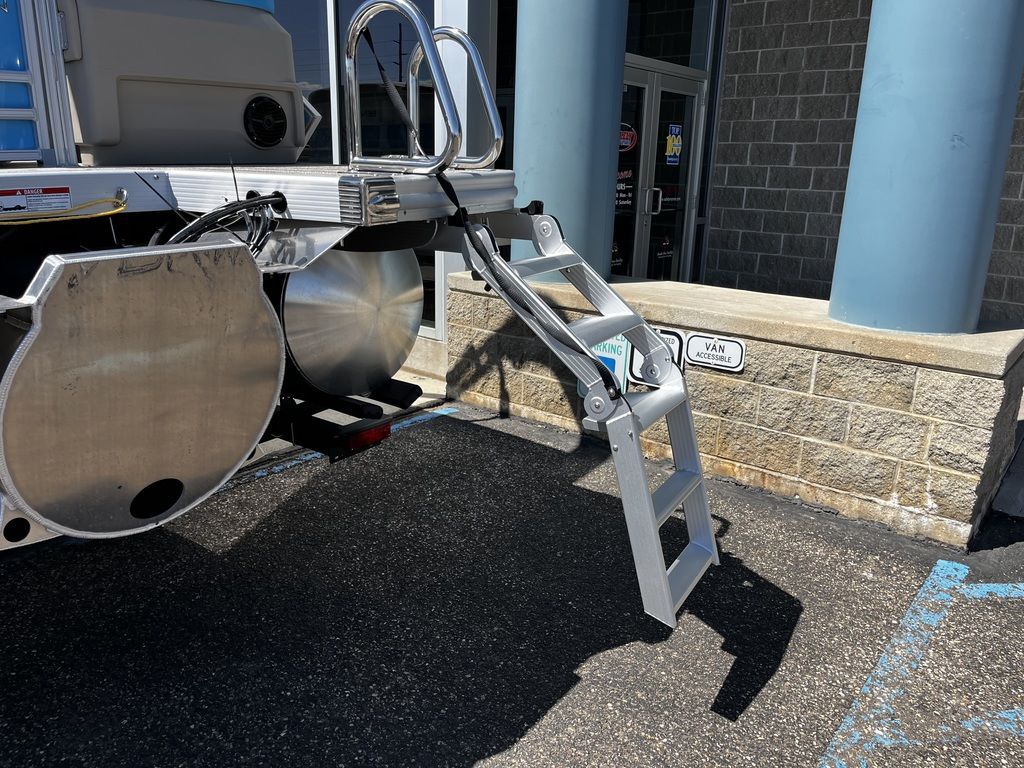 2025 Bennington 22 M Fastback - Quad Bench - 13