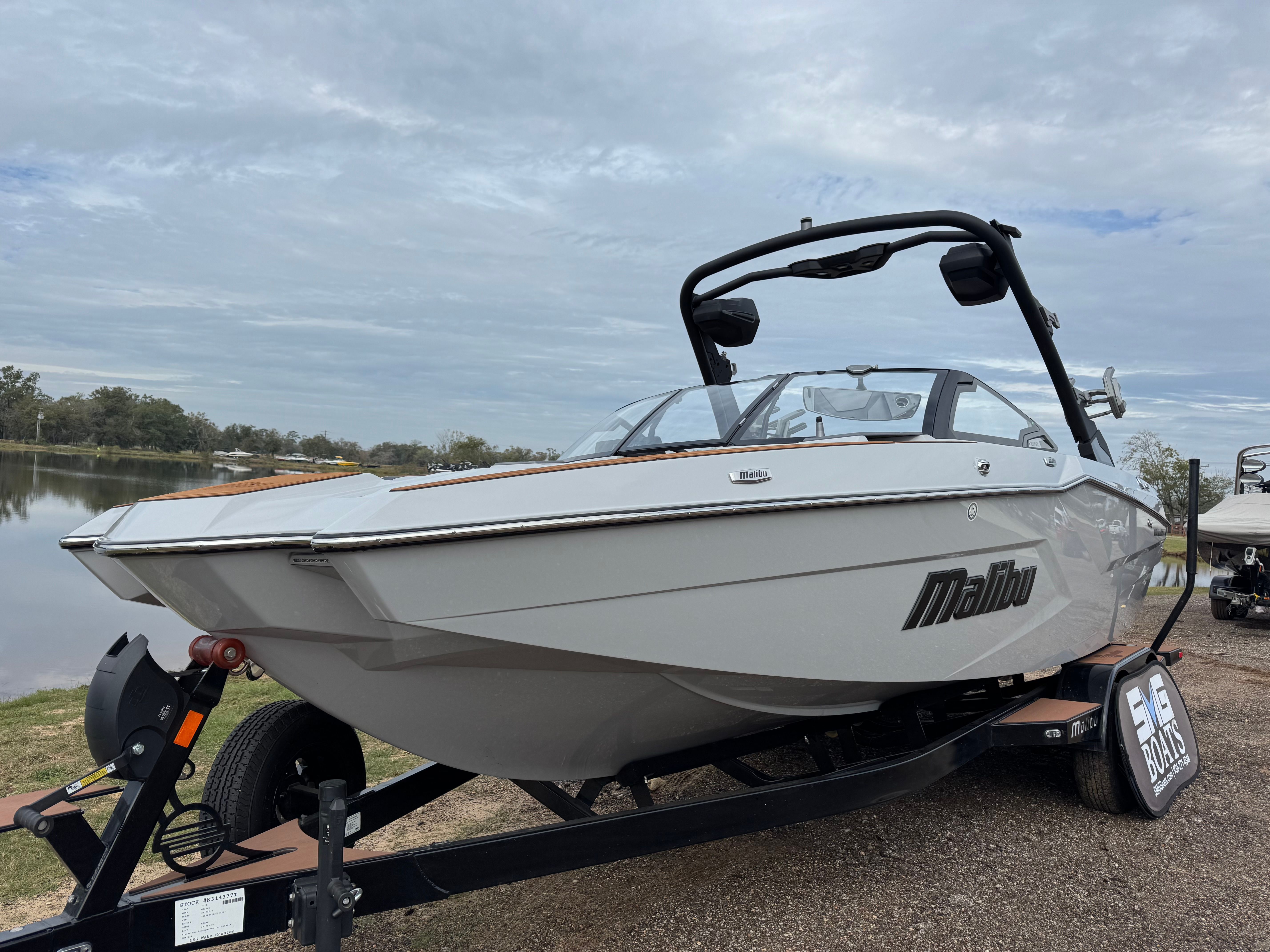 2026 MALIBU 23 MXZ - Image 2