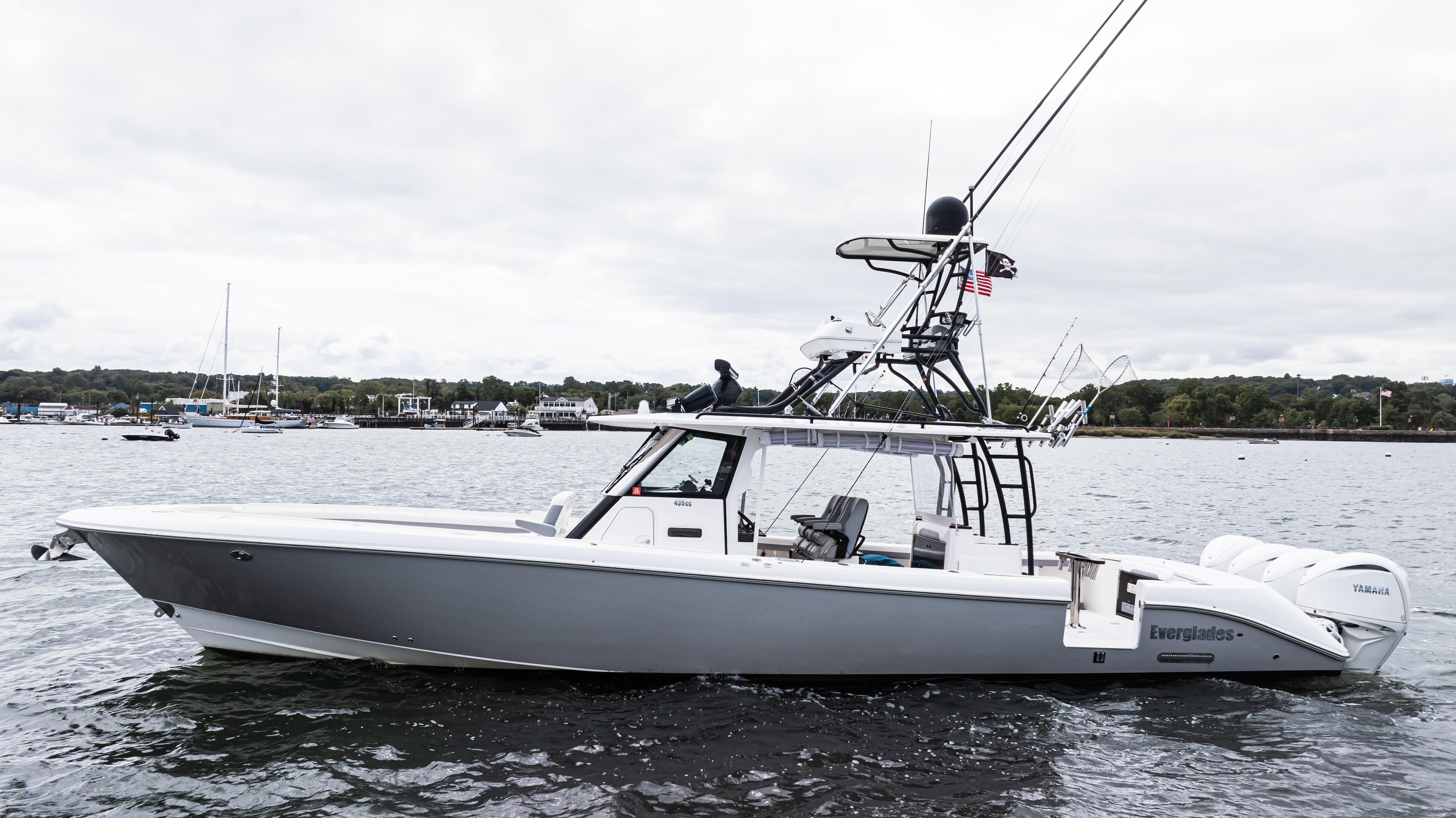 2017 Everglades 435 Center Console