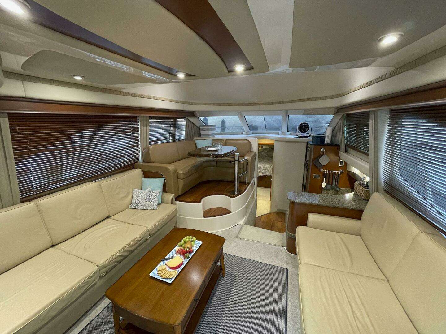 2007 Sea Ray 44 Sedan Bridge - Image 5