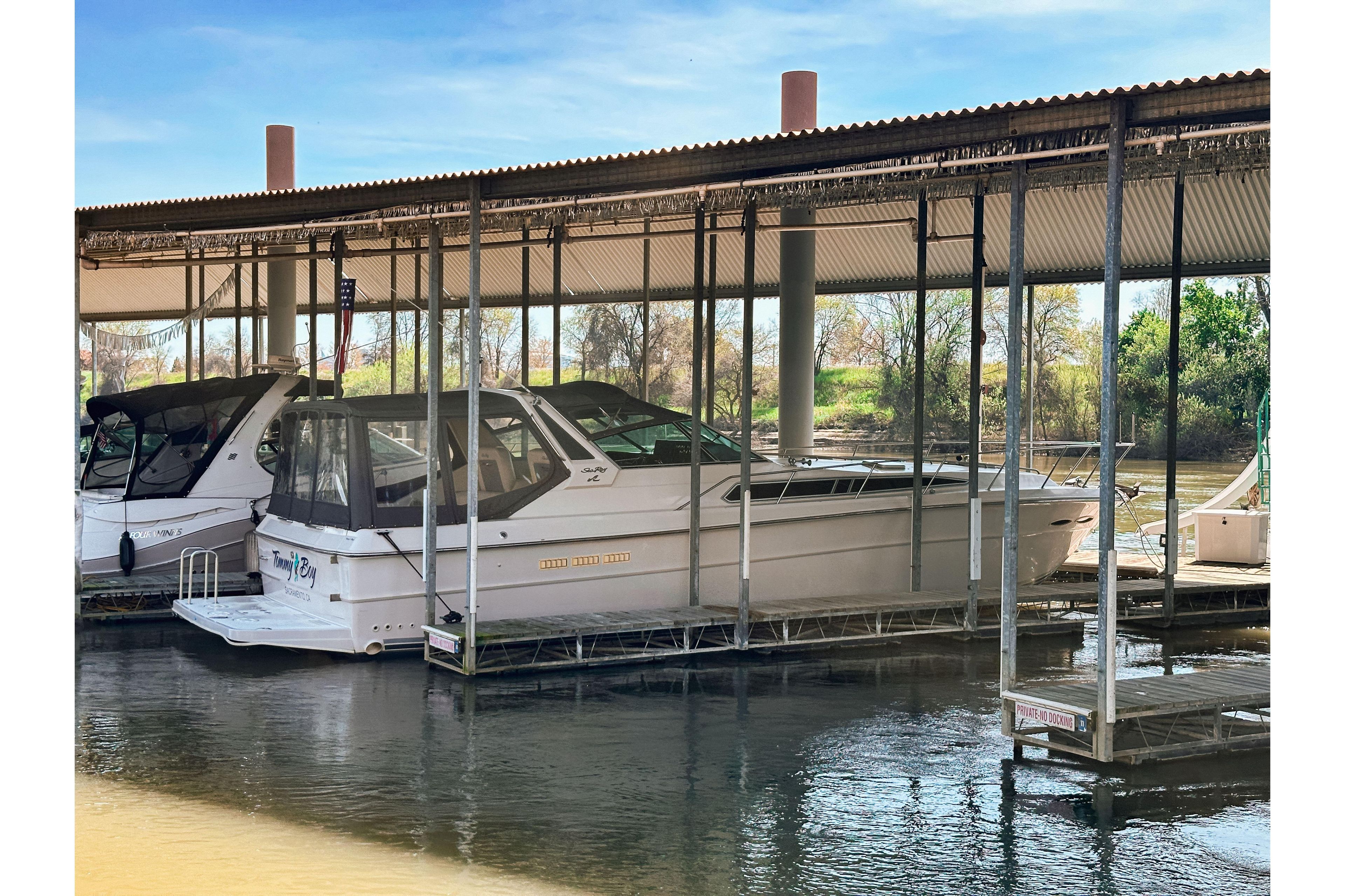 1986 Sea Ray 390 Express Cruiser