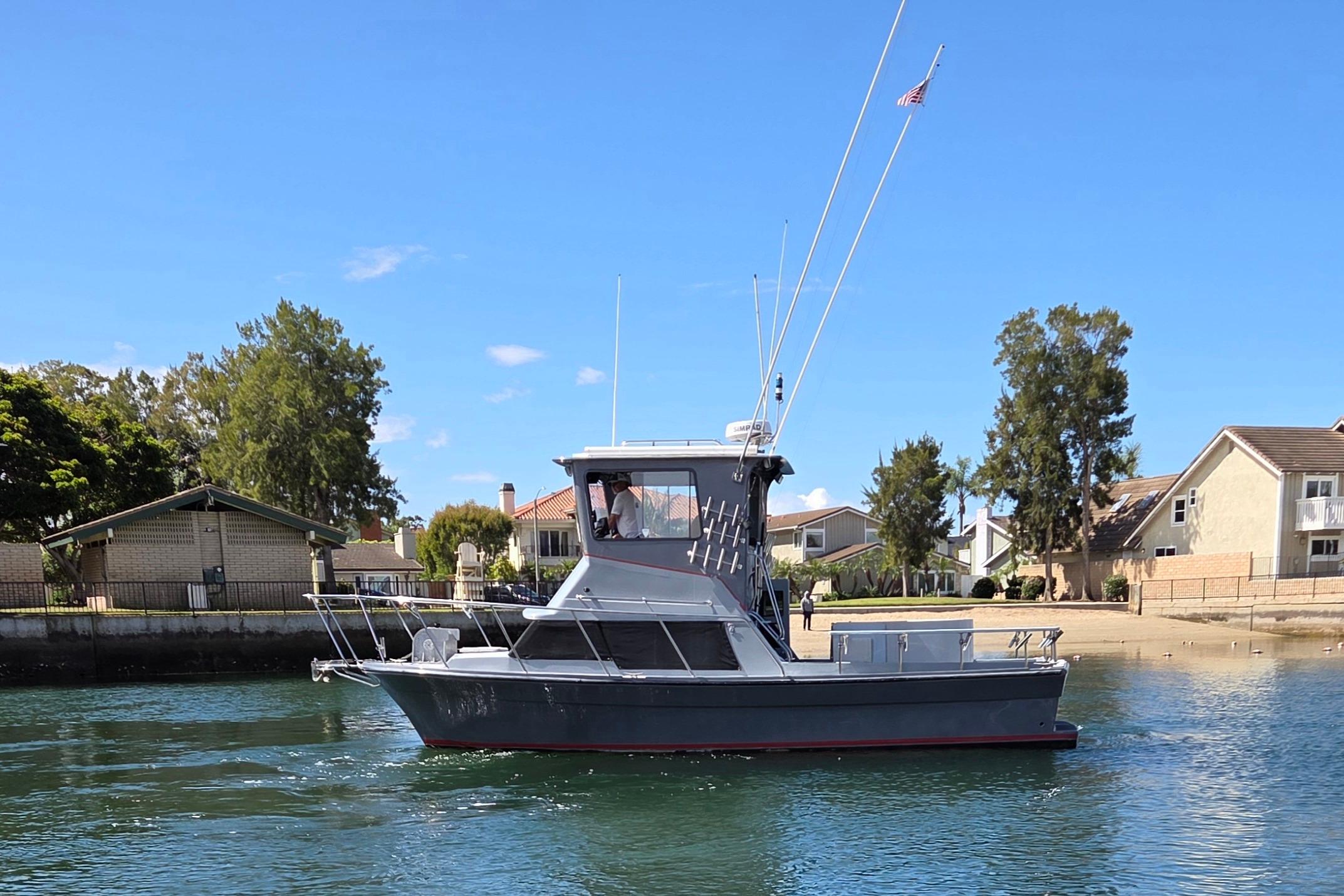 1995 Custom 32 Branko Enclosed Bridge
