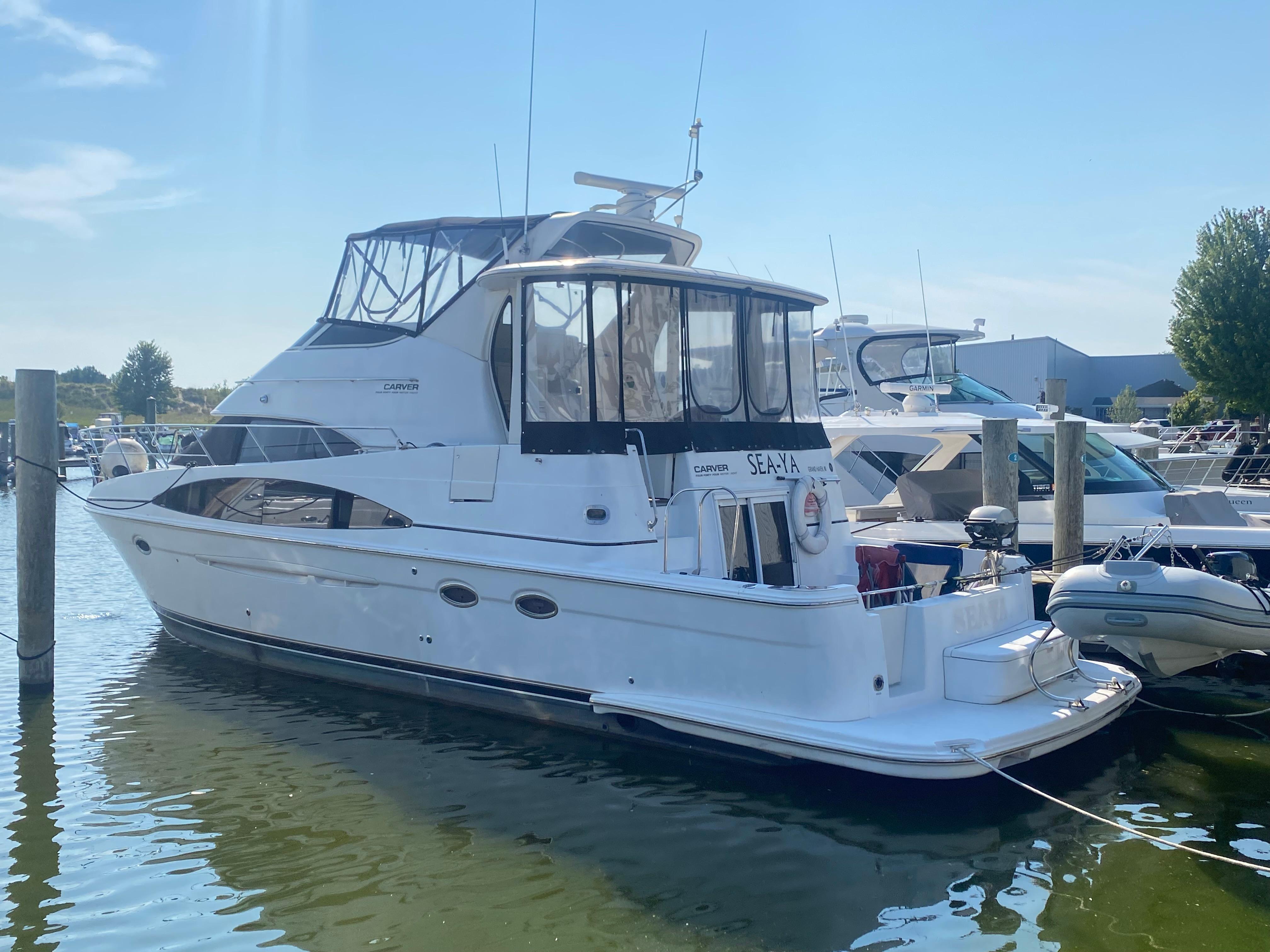 2002 Carver 444 Cockpit Motor Yacht