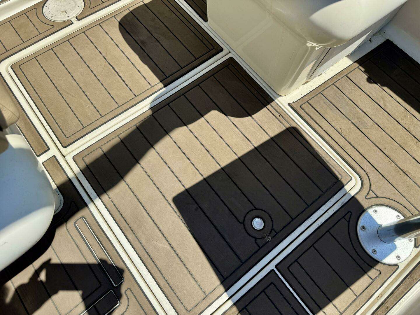 1999 Sea Ray 215 Express Cruiser - Image 36
