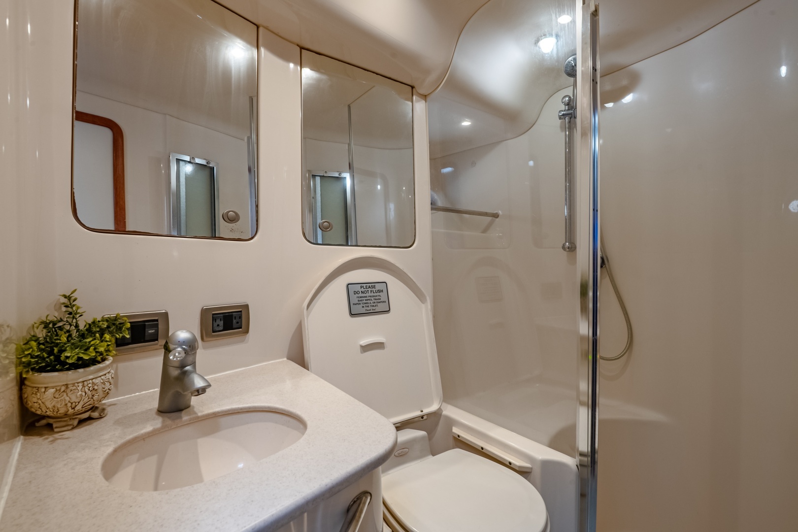 2004 Sea Ray 480 Sedan Bridge - Image 36