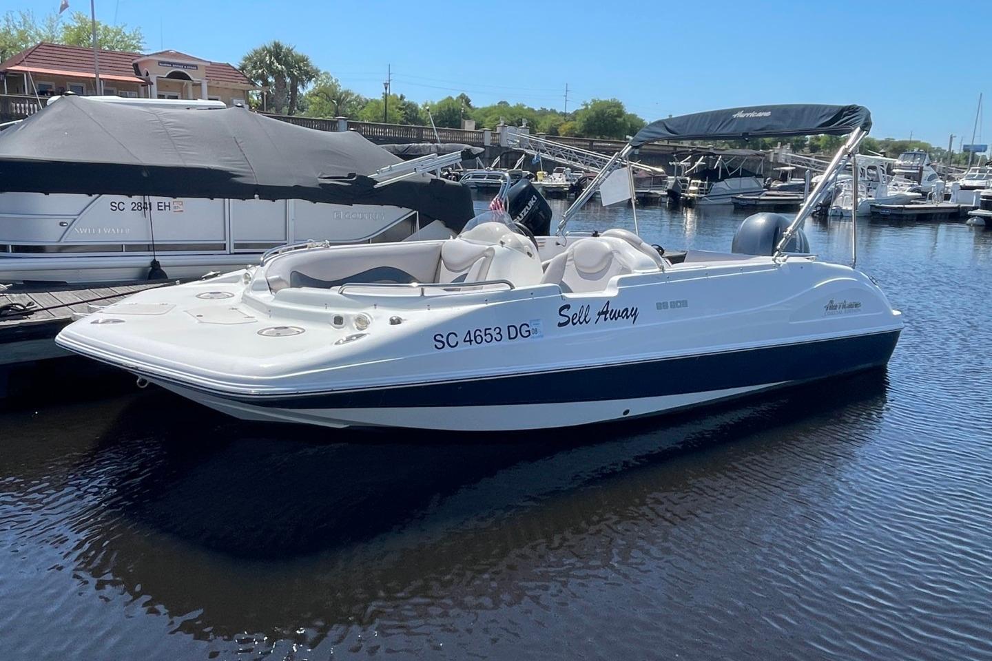 2017 Hurricane SunDeck Sport 202 OB