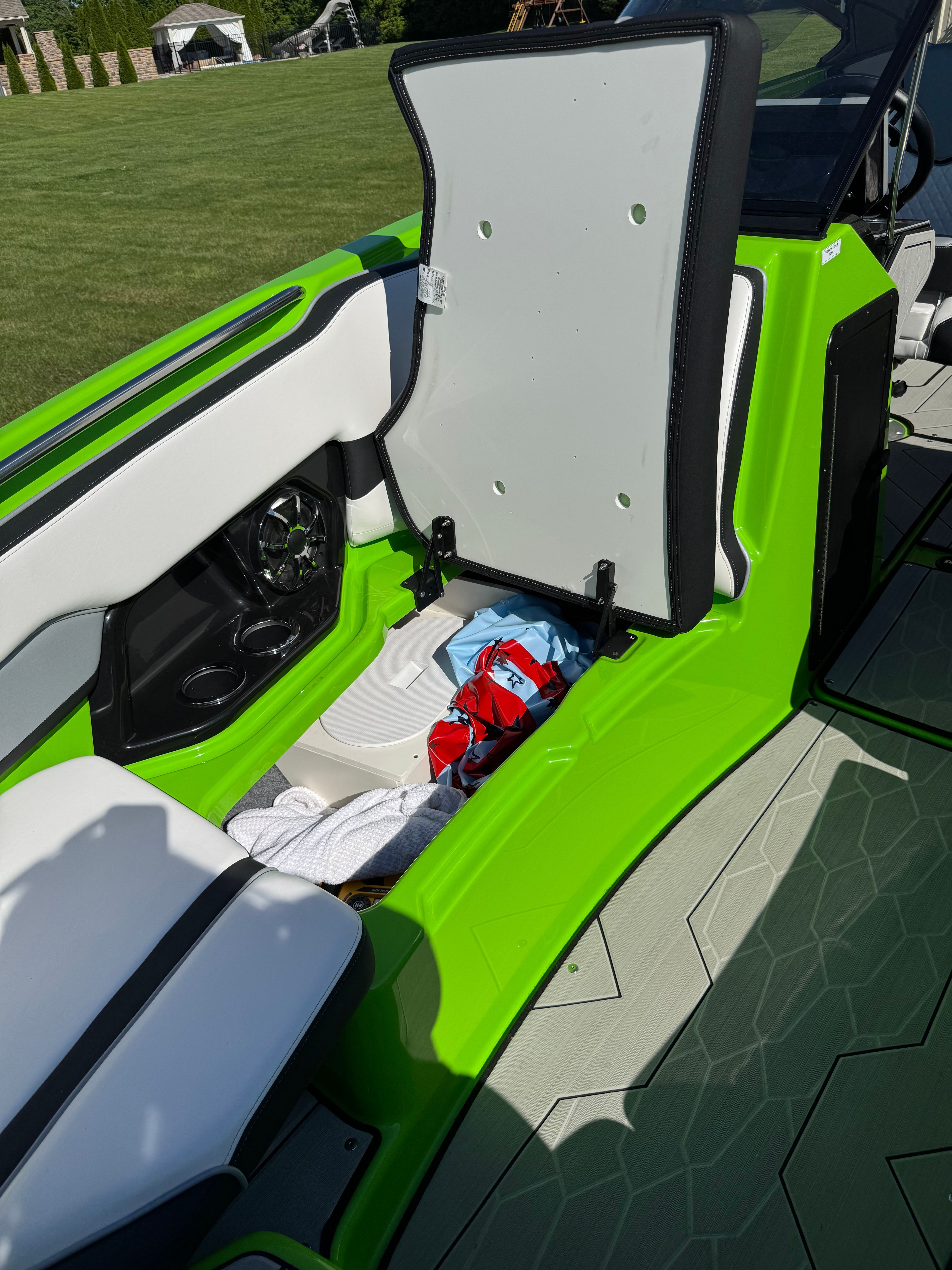 Yamaha 255XD 2022 with green and white interior, open storage compartment, and speaker.