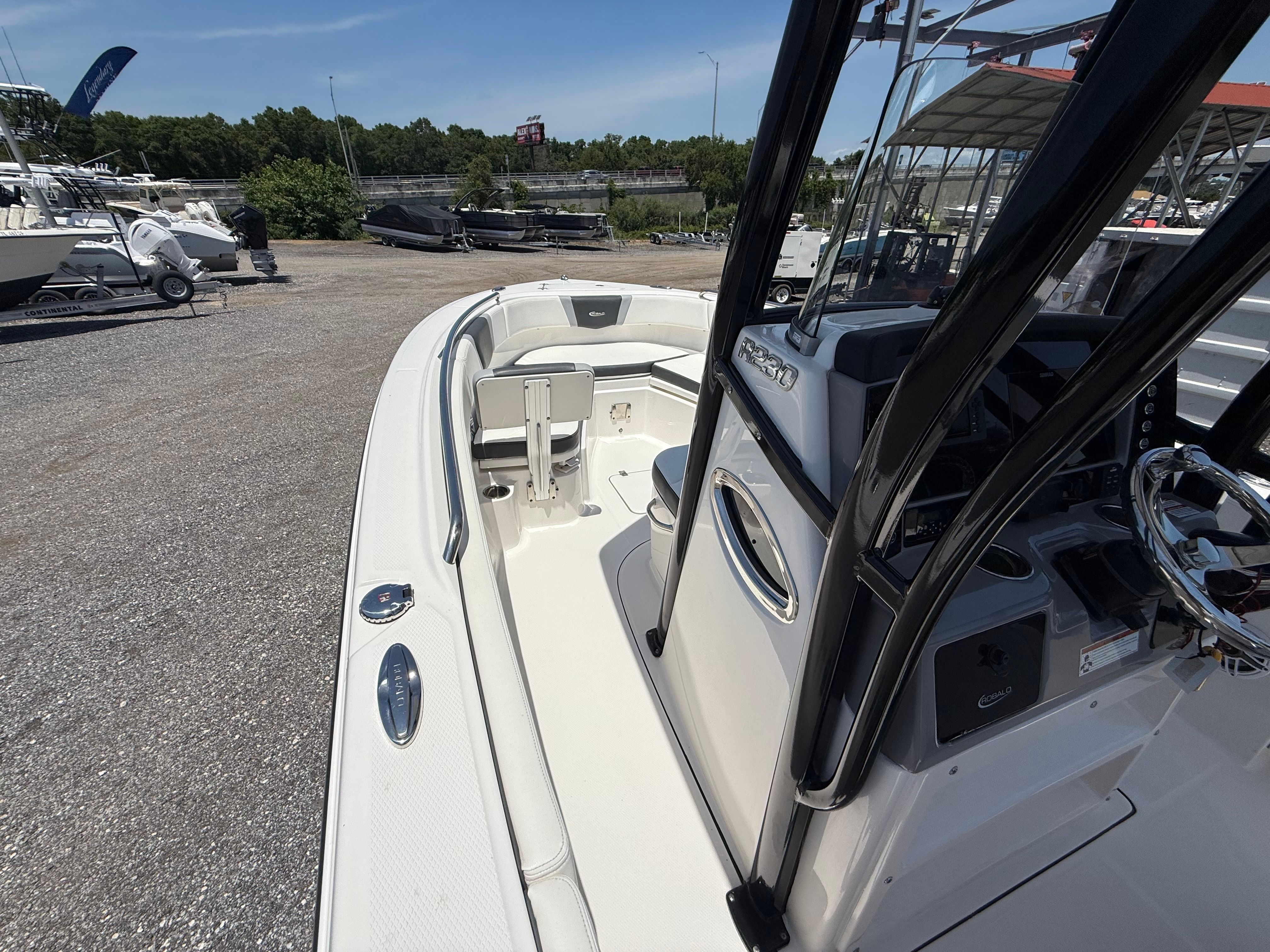 2022 ROBALO 230 CC - Image 19