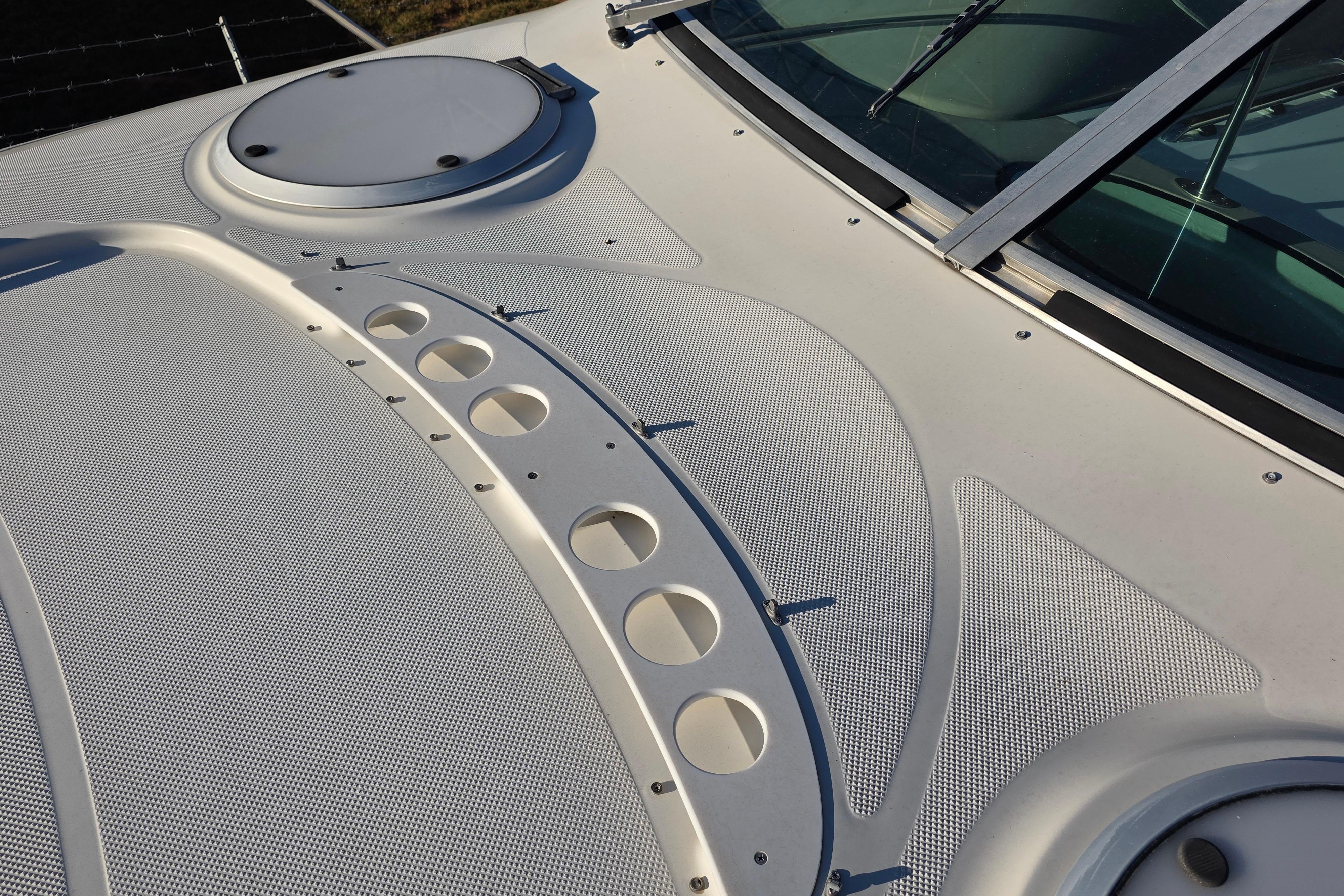 1998 Maxum 3700 SCR boat deck with textured surface and circular hatch.
